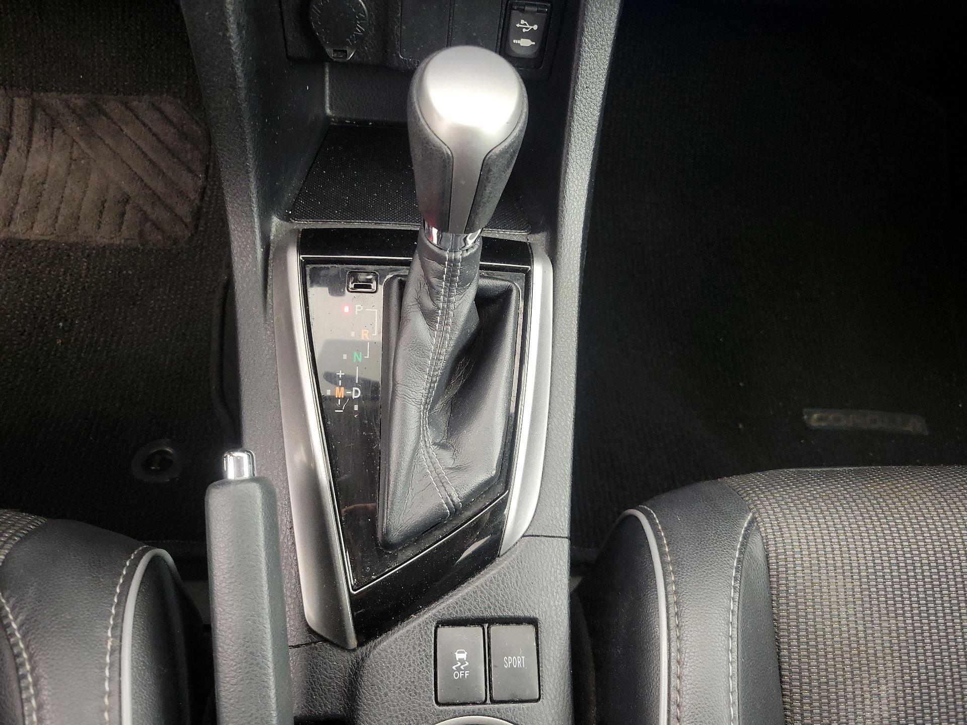 Thumbnail: 2015 Toyota Corolla - 17