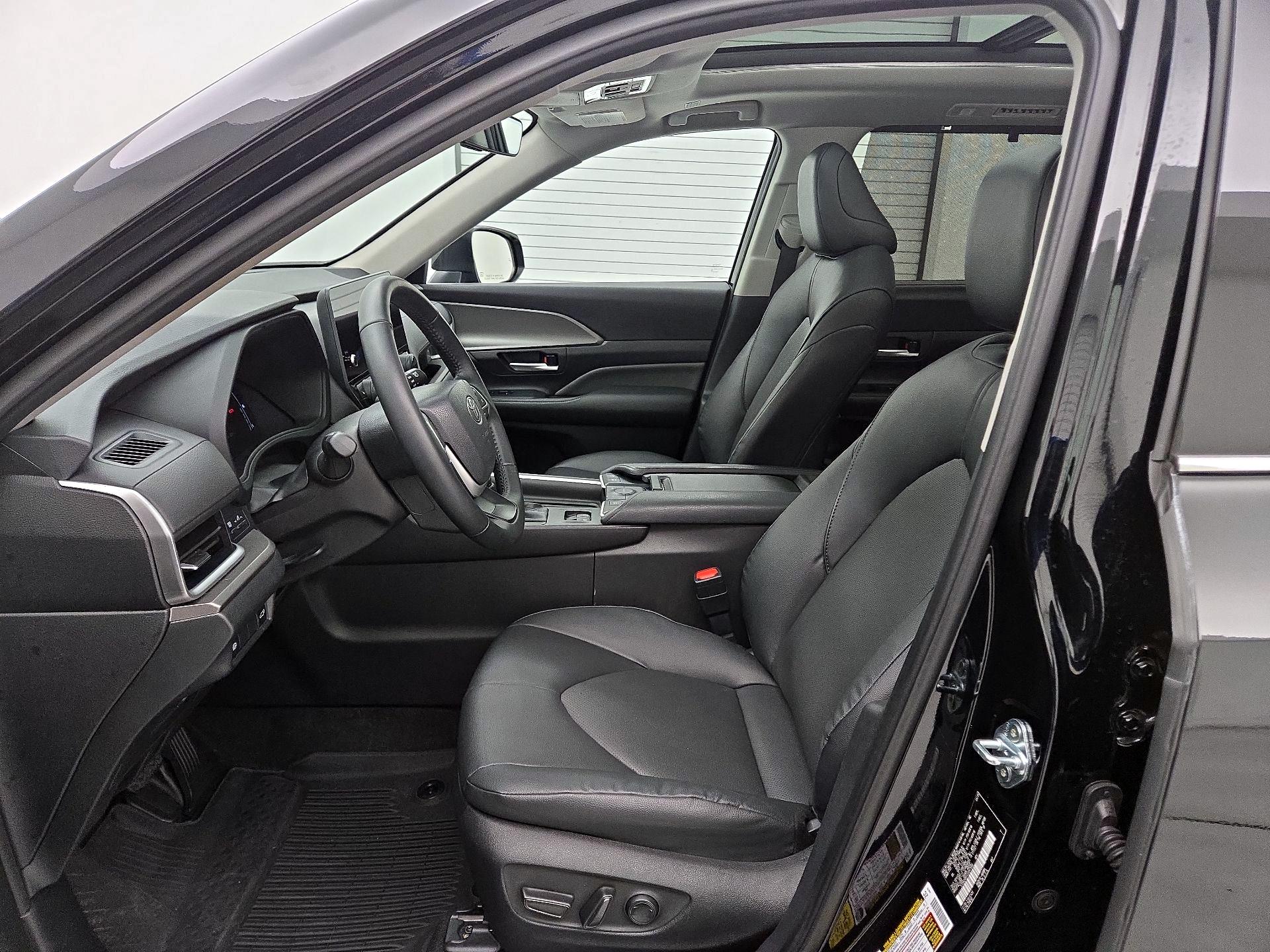 Thumbnail: 2025 Toyota Highlander - 11