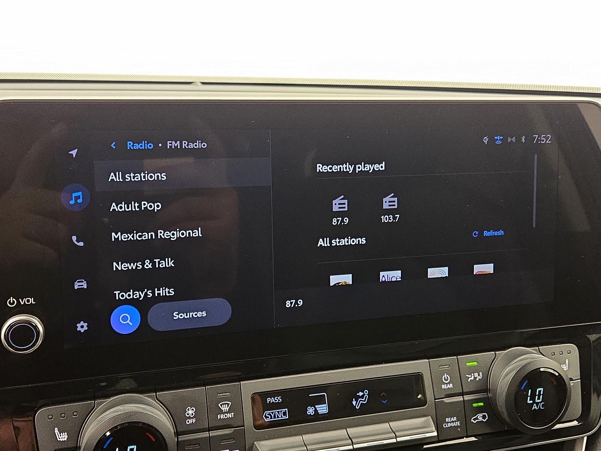 Thumbnail: 2025 Toyota Highlander - 16