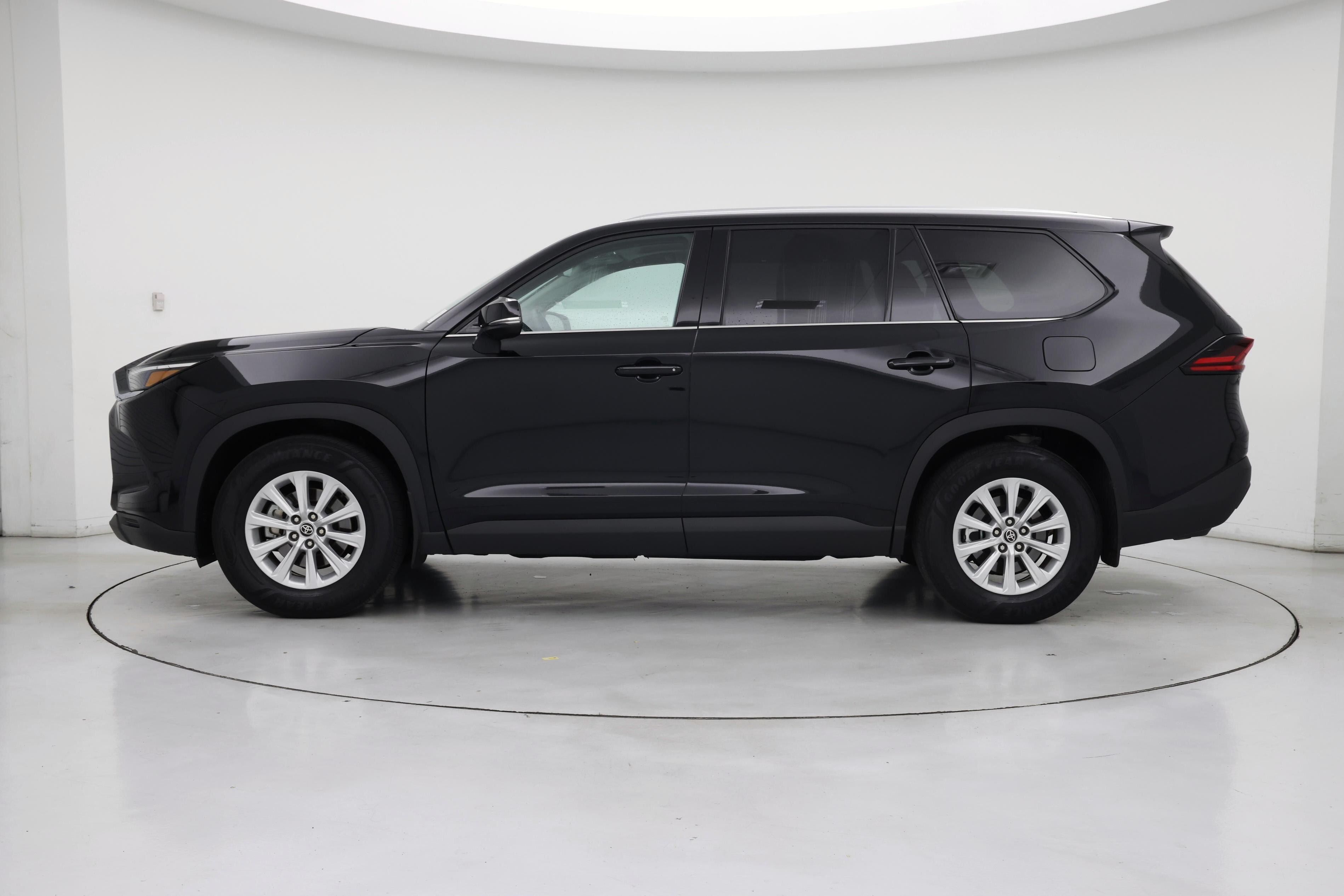 Thumbnail: 2025 Toyota Highlander - 3