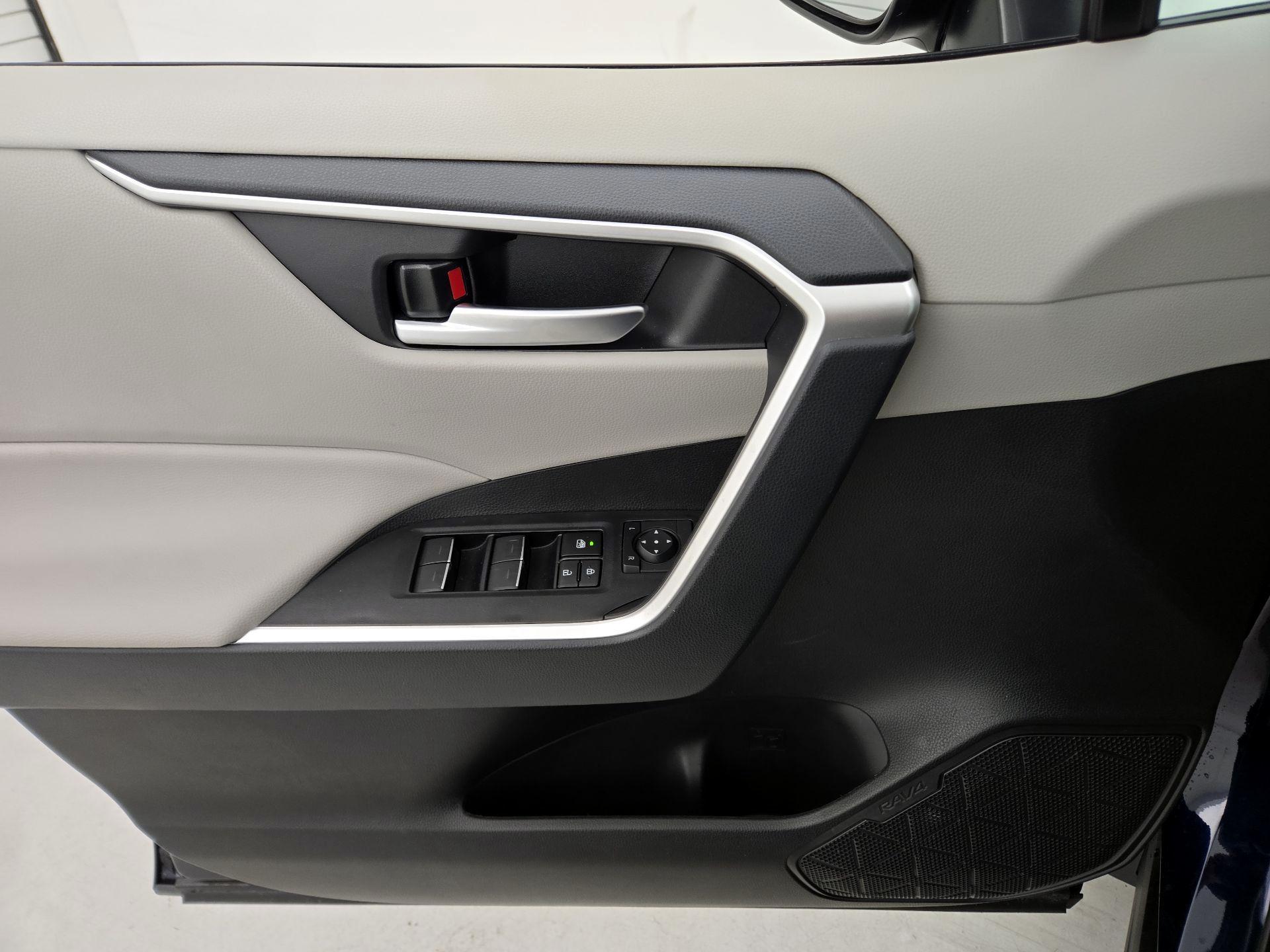 Thumbnail: 2025 Toyota RAV4 - 12