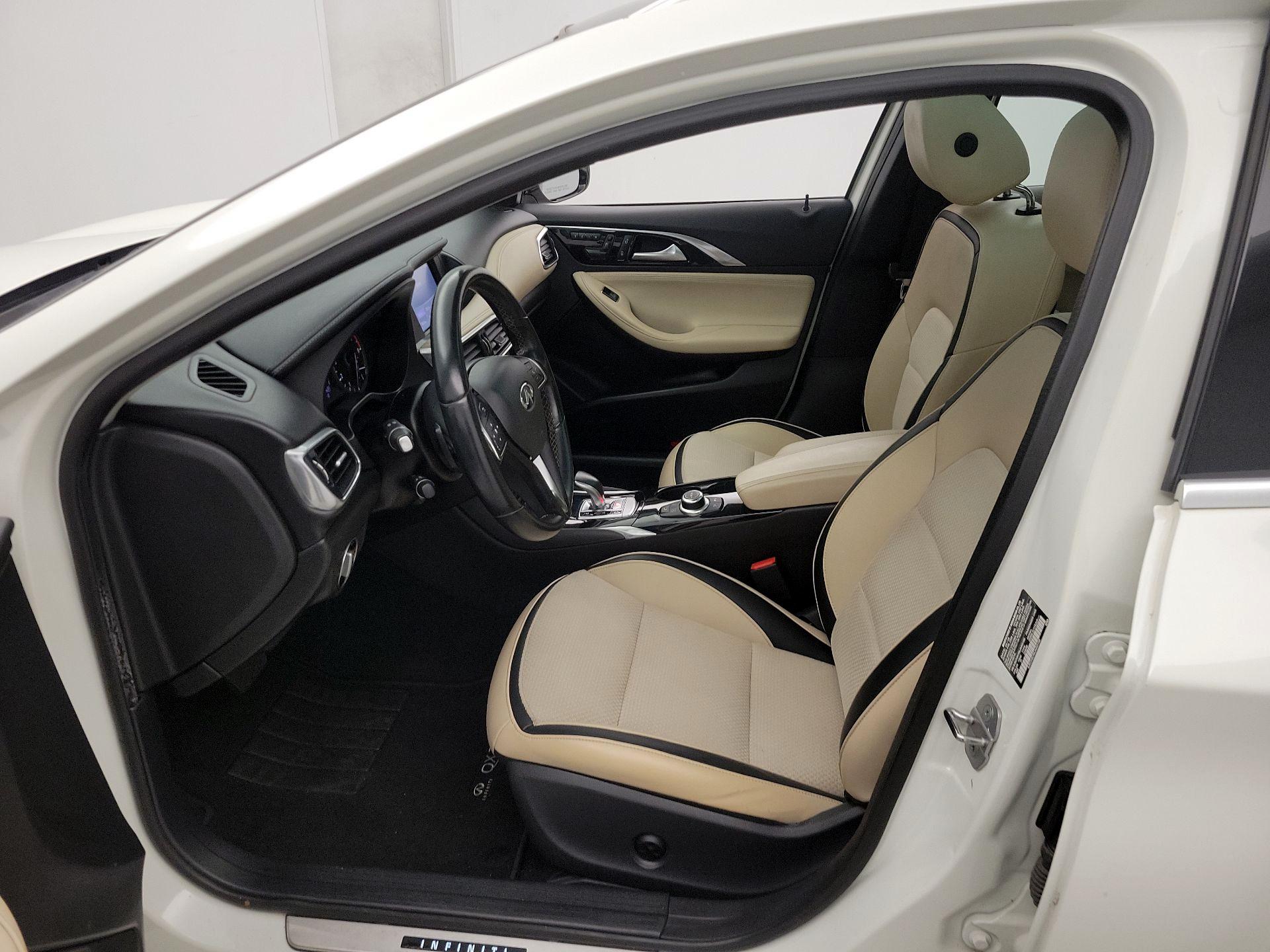 Thumbnail: 2018 INFINITI QX30 - 11