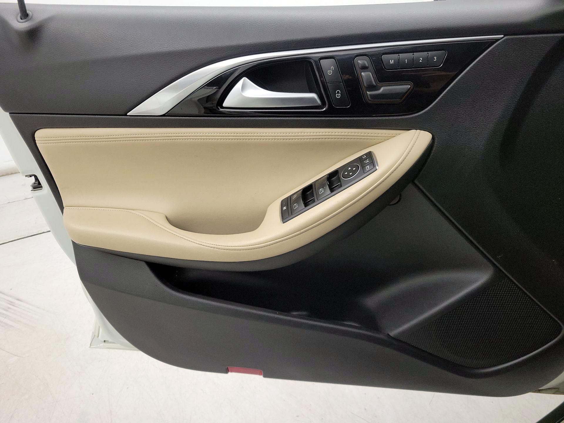 Thumbnail: 2018 INFINITI QX30 - 12