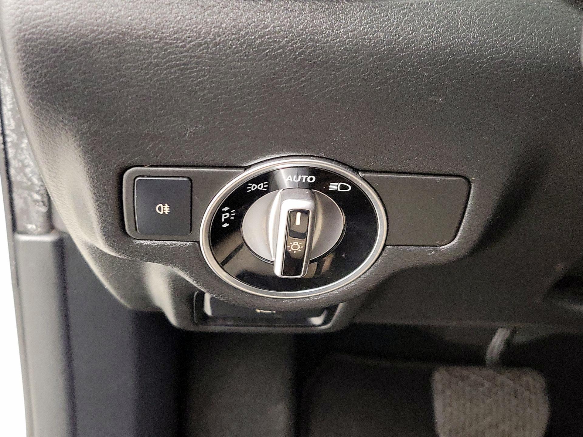 Thumbnail: 2018 INFINITI QX30 - 13