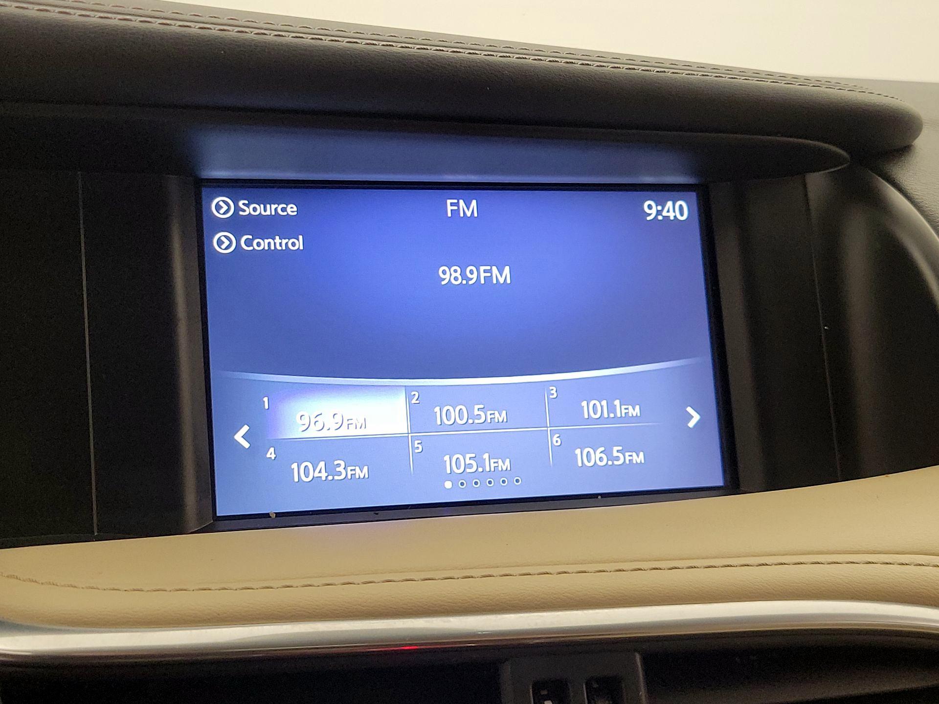 Thumbnail: 2018 INFINITI QX30 - 15