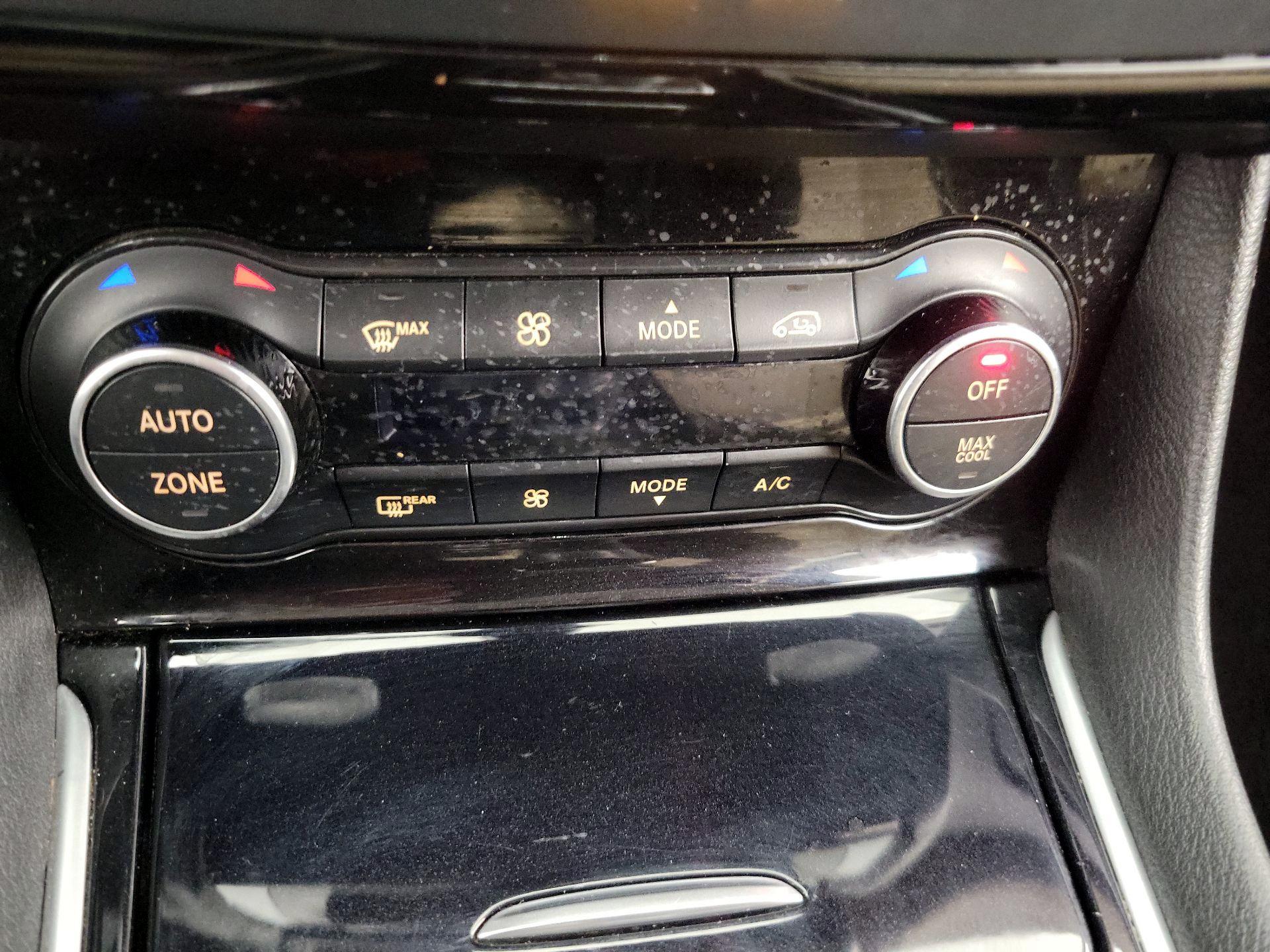 Thumbnail: 2018 INFINITI QX30 - 16