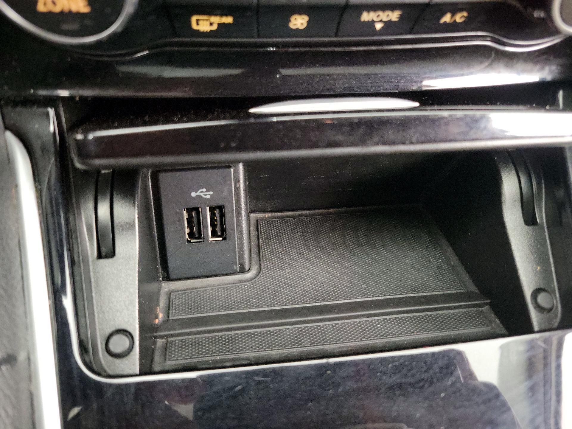 Thumbnail: 2018 INFINITI QX30 - 18