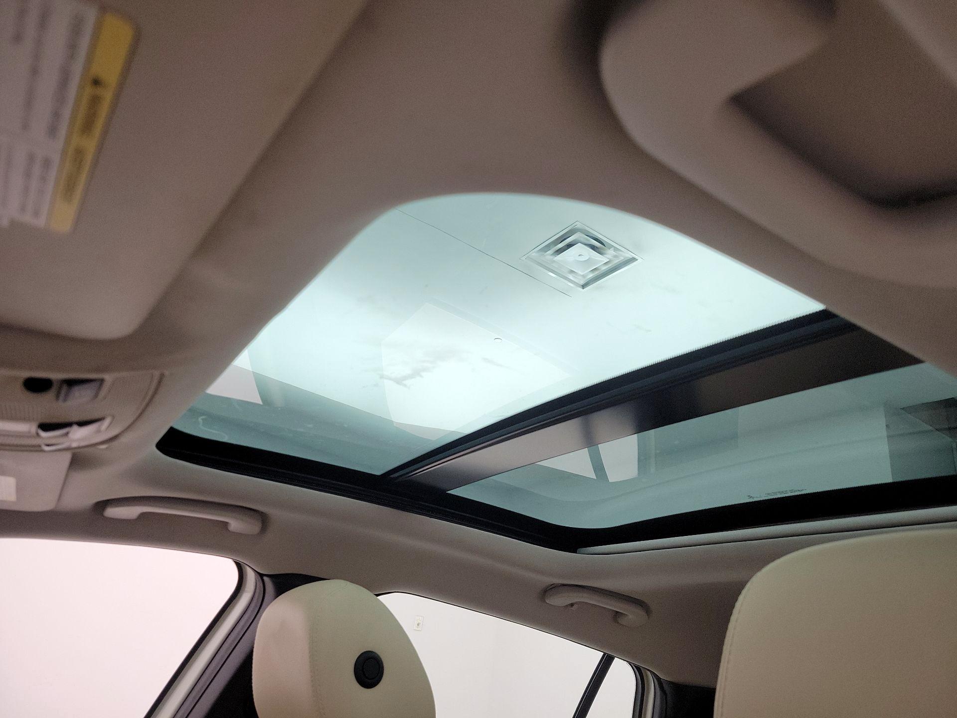 Thumbnail: 2018 INFINITI QX30 - 19