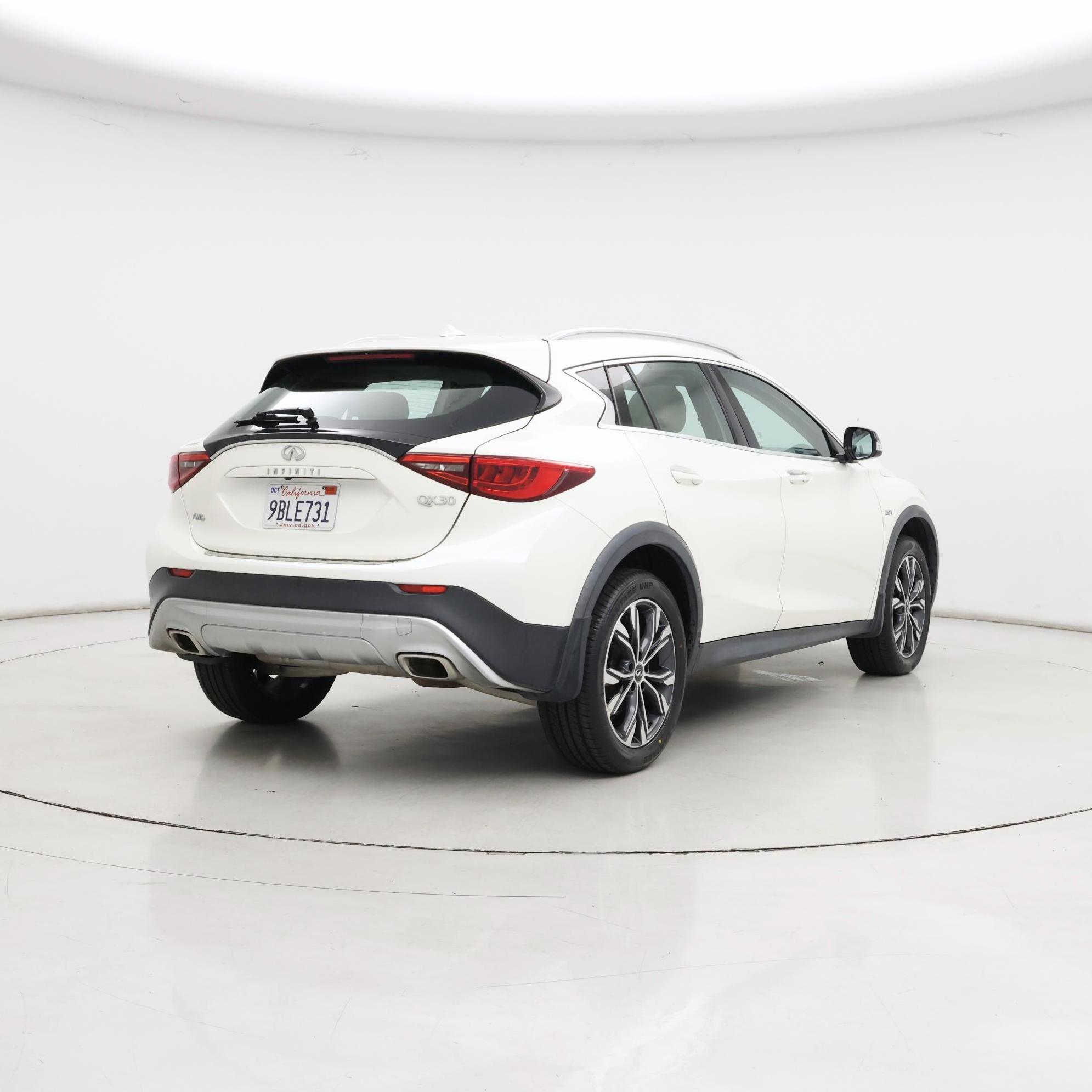 Thumbnail: 2018 INFINITI QX30 - 8