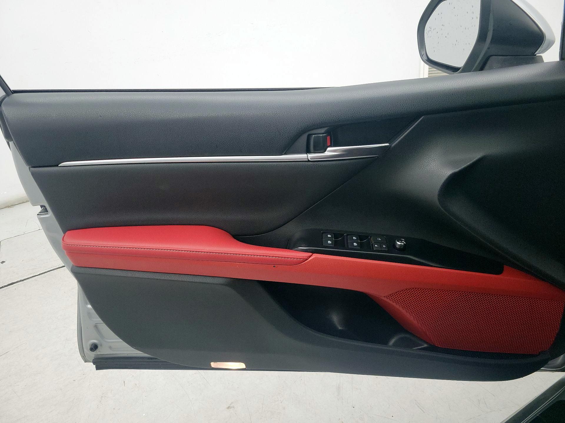 Thumbnail: 2019 Toyota Camry - 12