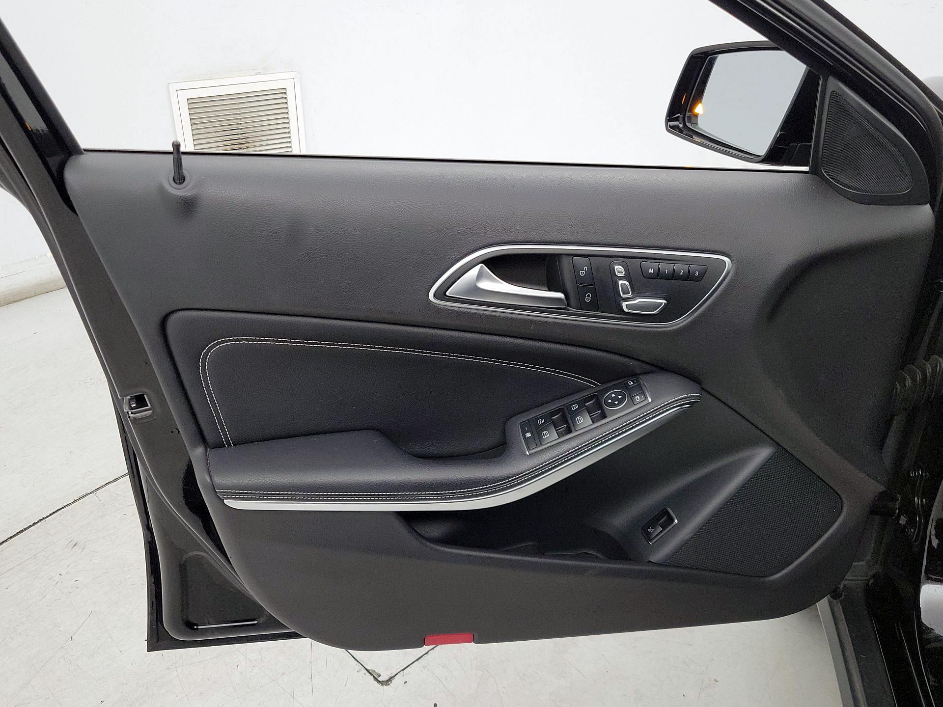 Thumbnail: 2019 Mercedes-Benz GLA - 12