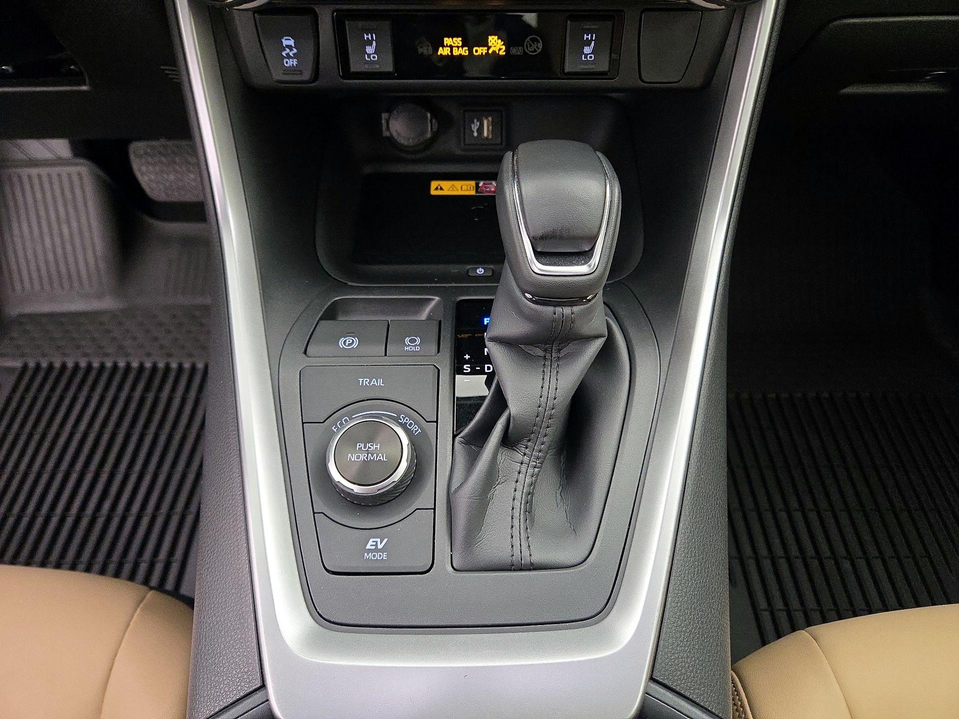 Thumbnail: 2024 Toyota RAV4 - 17