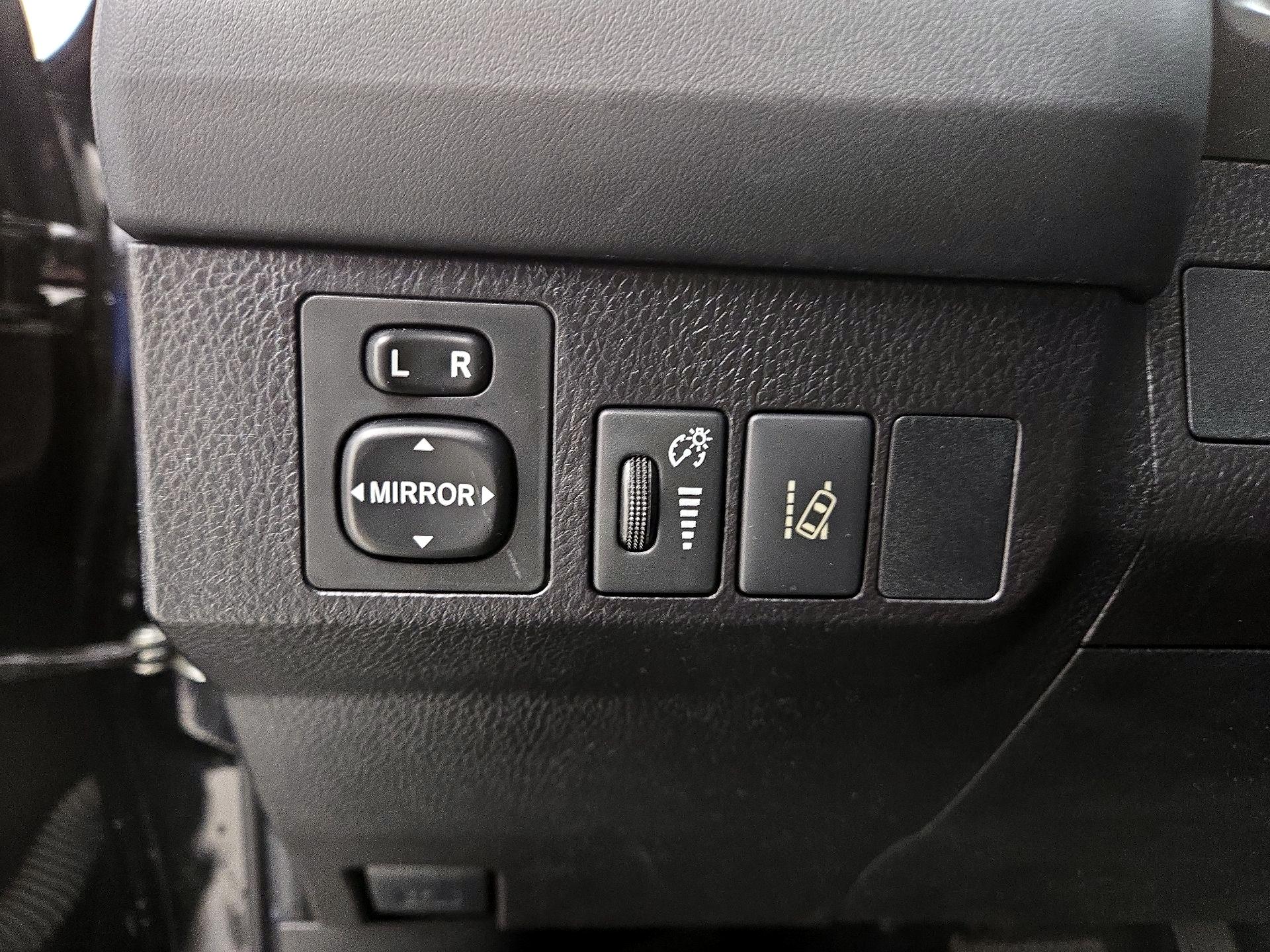 Thumbnail: 2018 Toyota RAV4 - 13