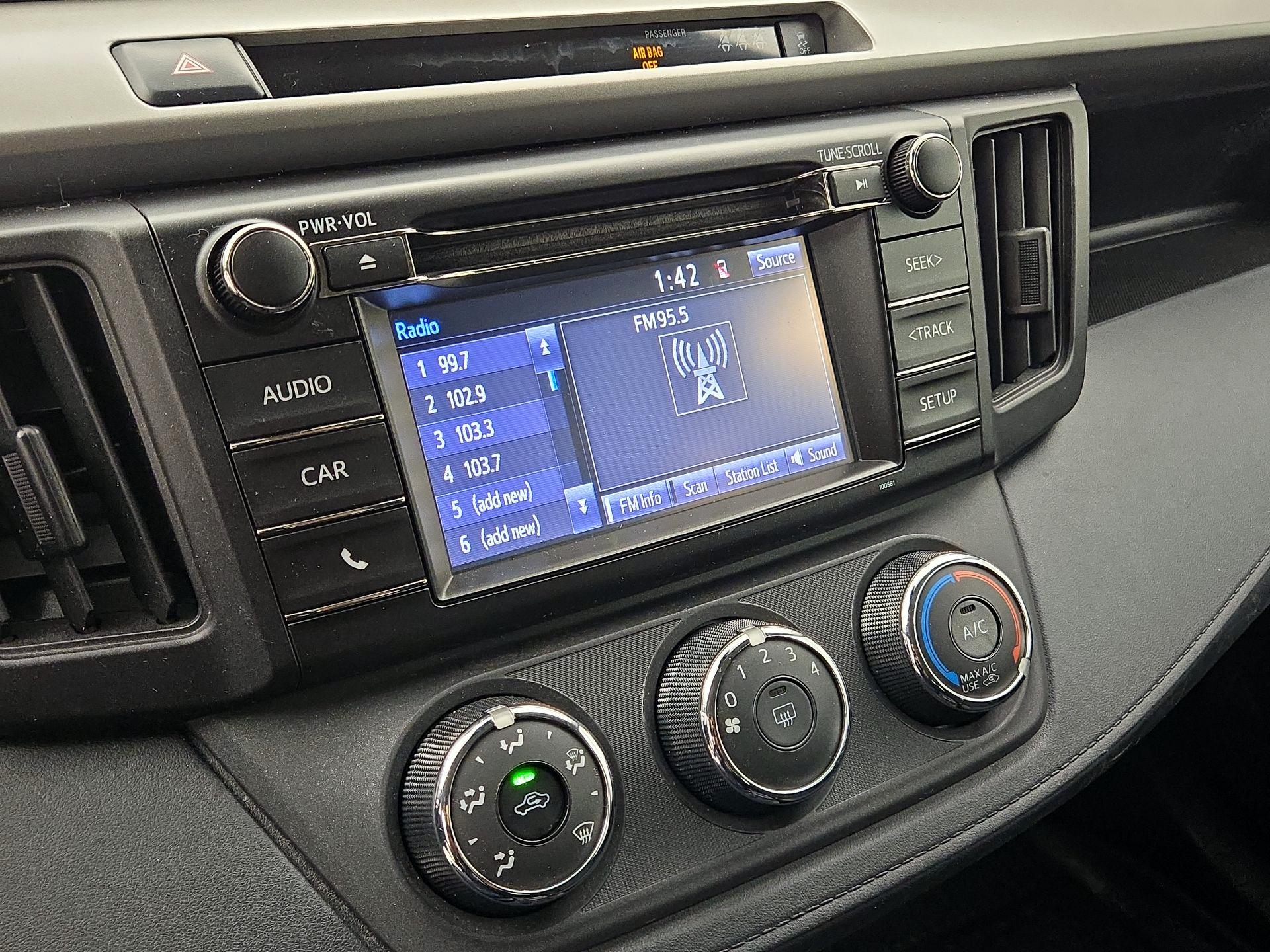 Thumbnail: 2018 Toyota RAV4 - 15