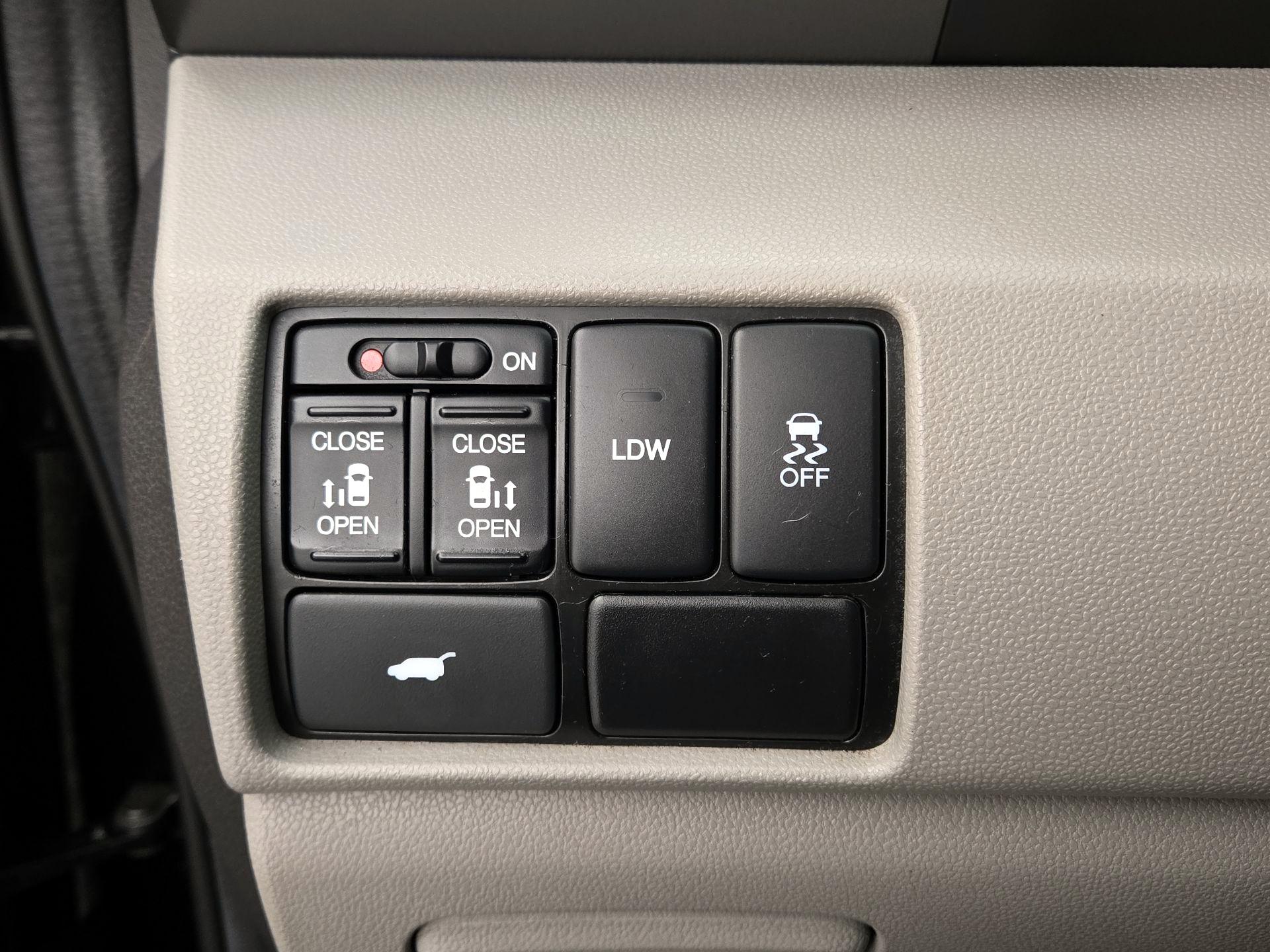 Thumbnail: 2014 Honda Odyssey - 13