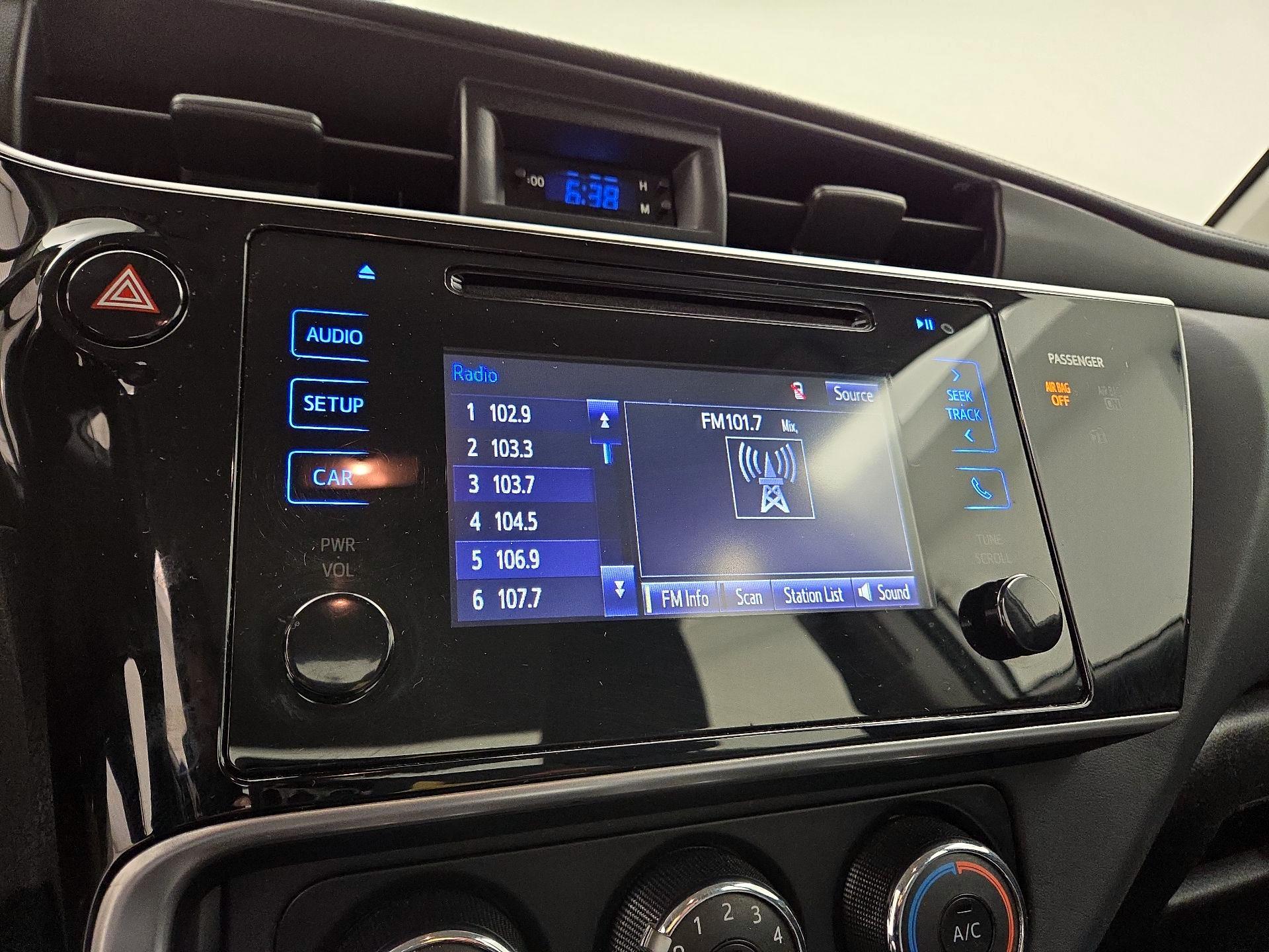 Thumbnail: 2017 Toyota Corolla - 15