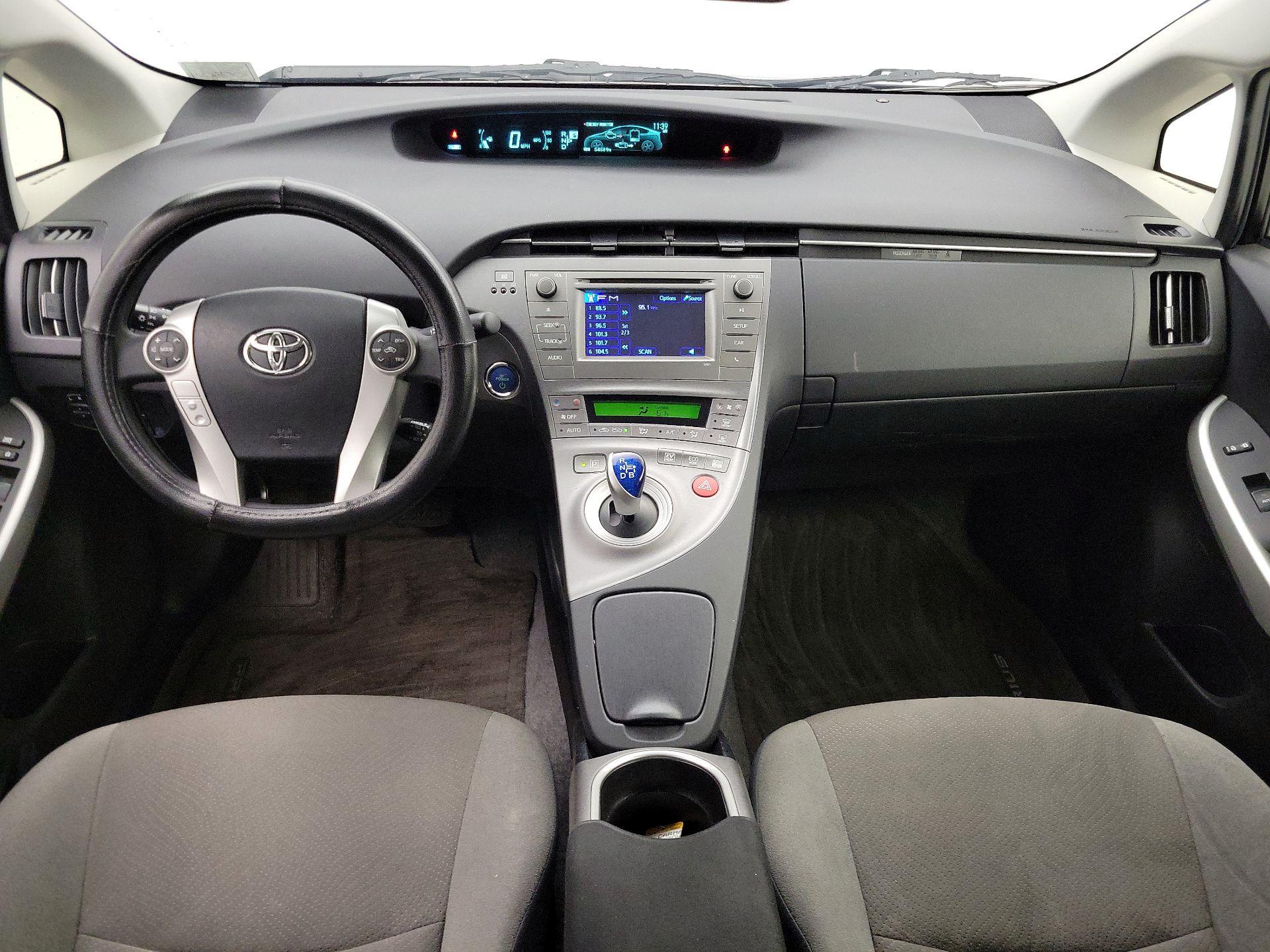 Thumbnail: 2015 Toyota Prius - 9