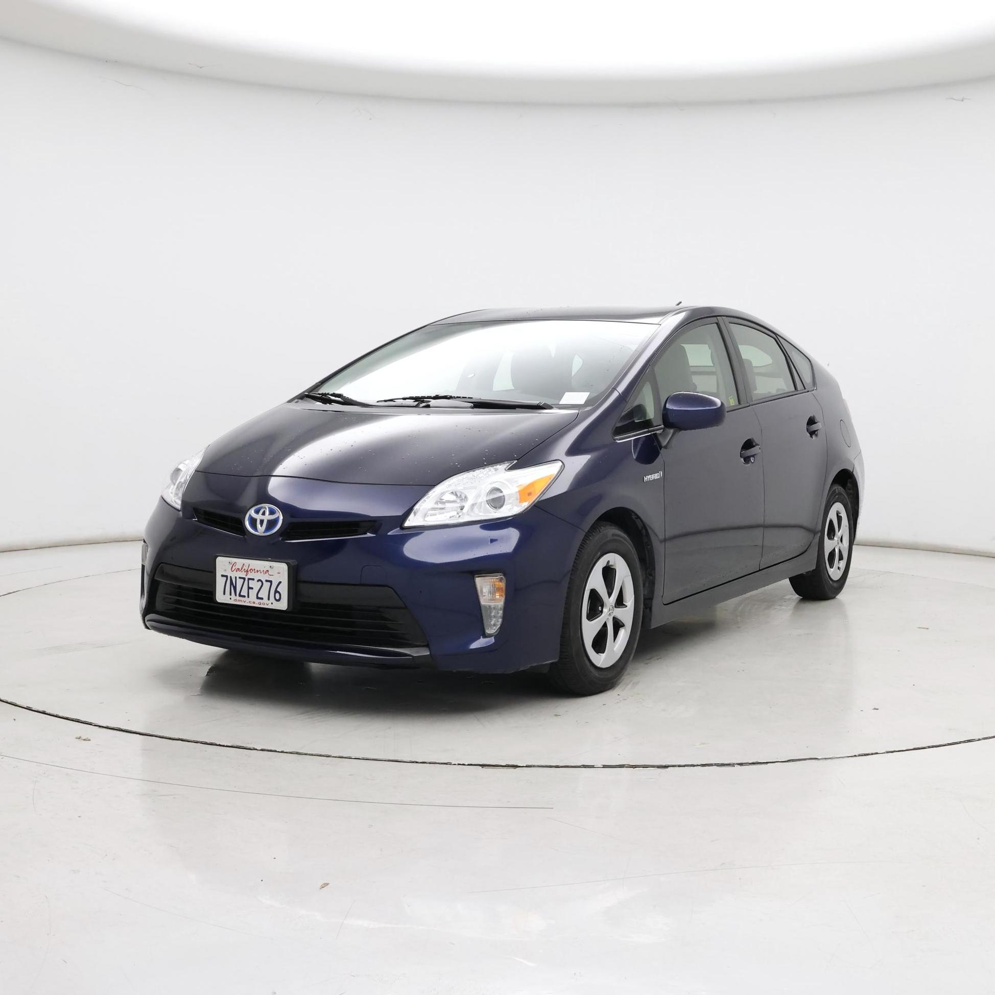 Thumbnail: 2015 Toyota Prius - 4
