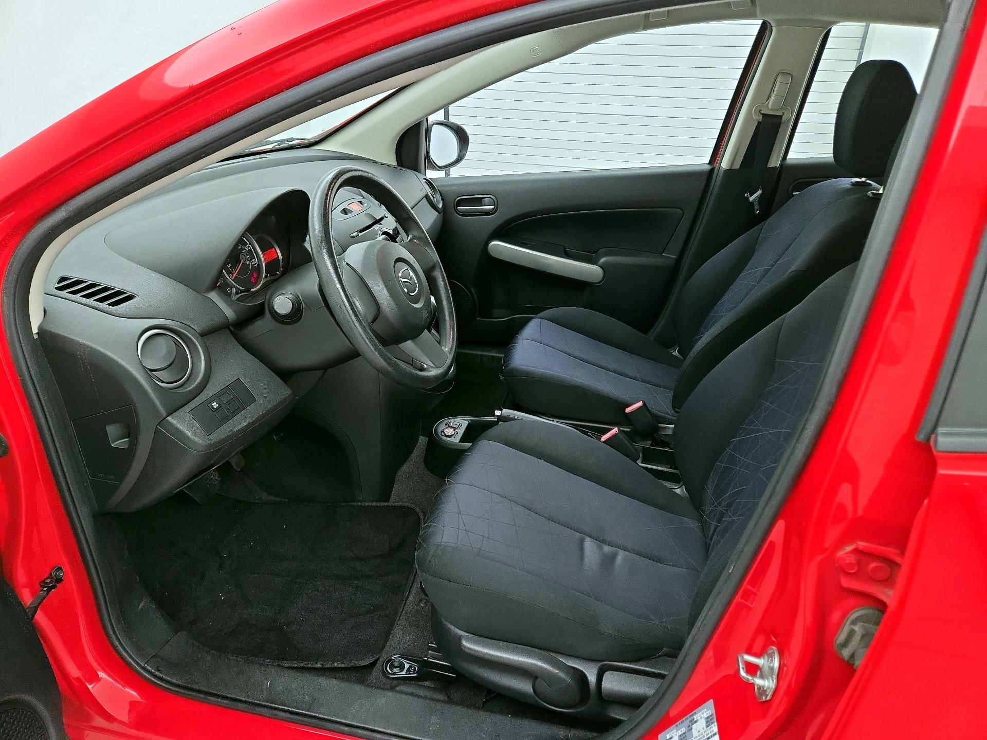 Thumbnail: 2014 Mazda Mazda2 - 11