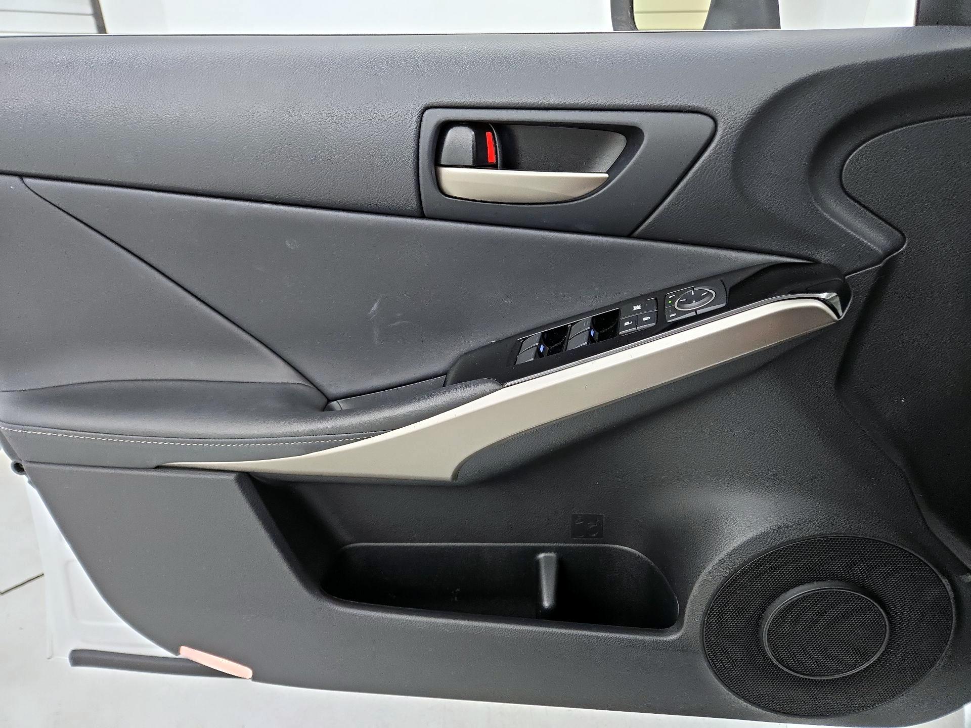 Thumbnail: 2020 Lexus IS - 12