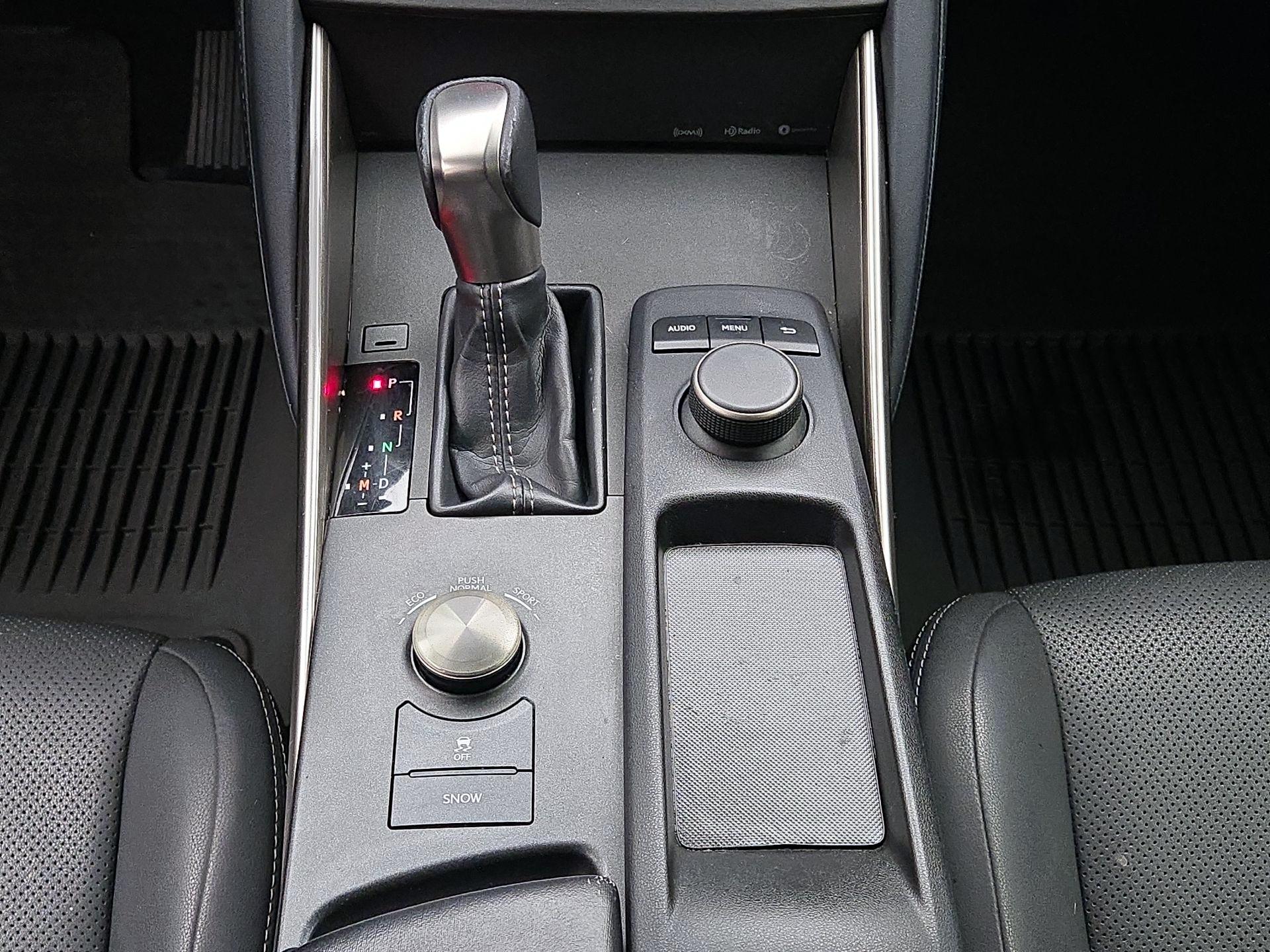 Thumbnail: 2020 Lexus IS - 17