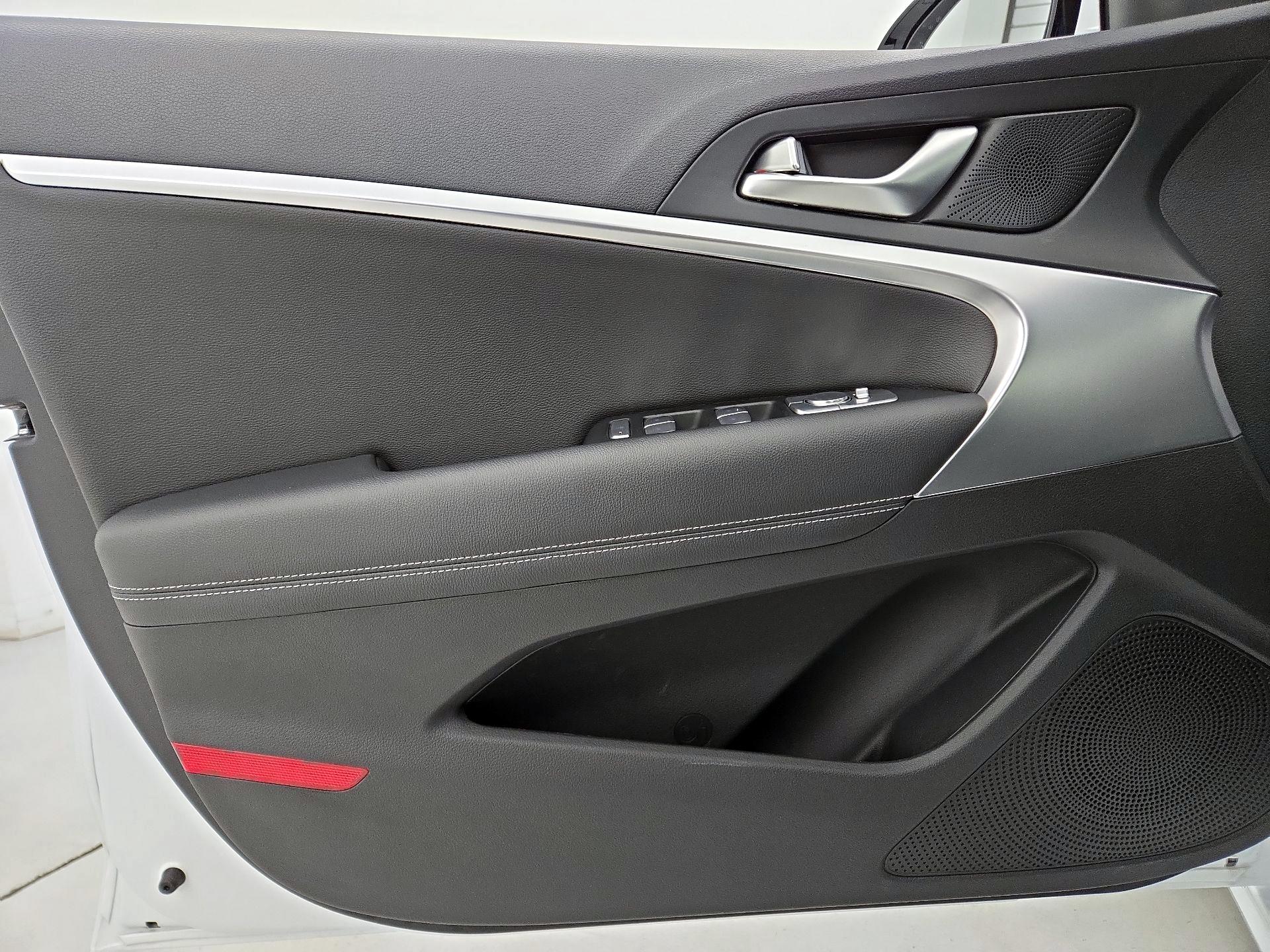 Thumbnail: 2025 Genesis G70 - 12