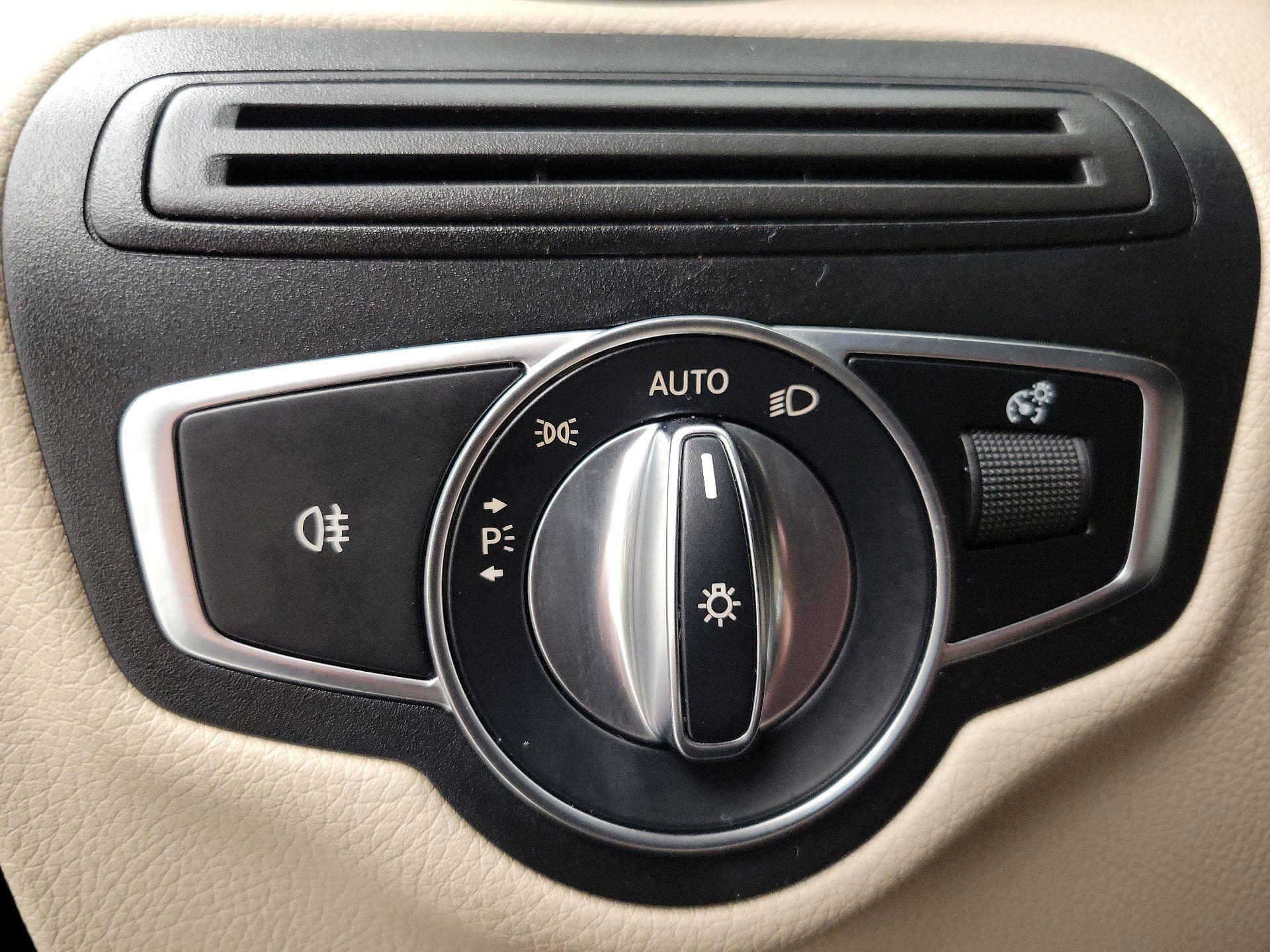 Thumbnail: 2018 Mercedes-Benz GLC - 13