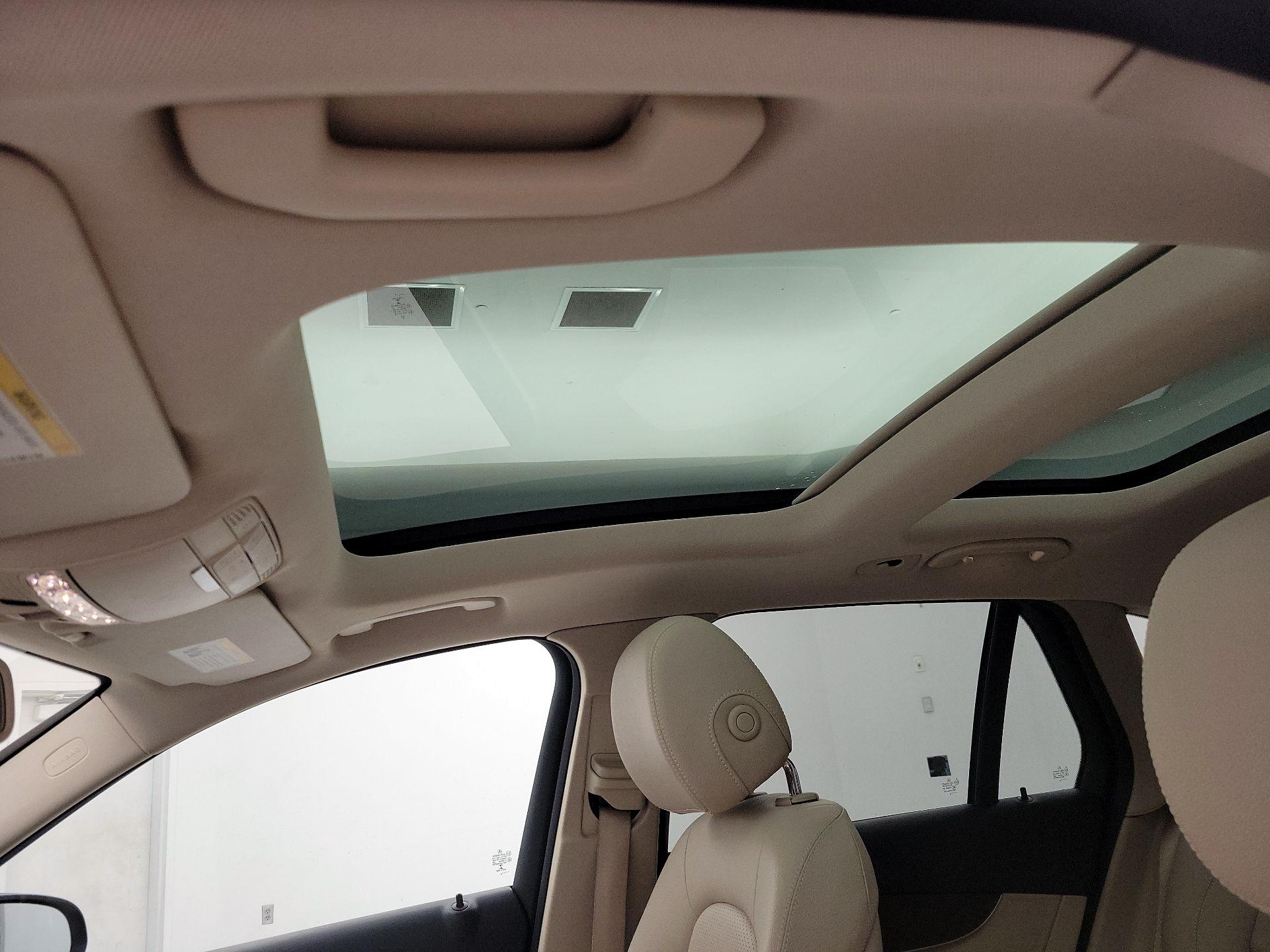 Thumbnail: 2018 Mercedes-Benz GLC - 20