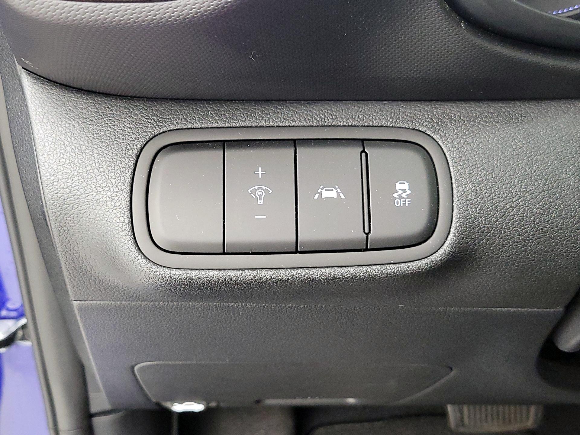 Thumbnail: 2022 Hyundai Venue - 13