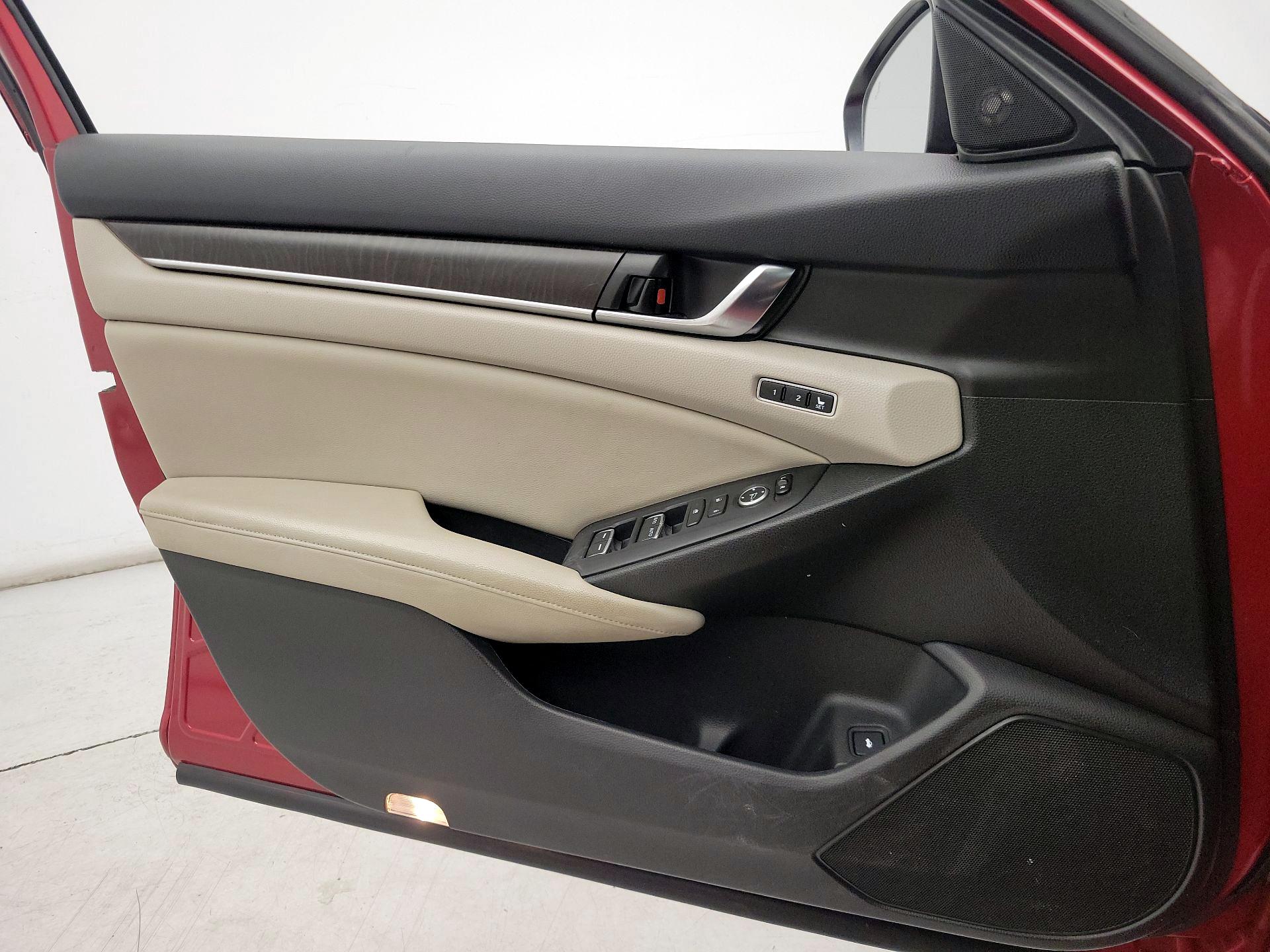 Thumbnail: 2018 Honda Accord - 12