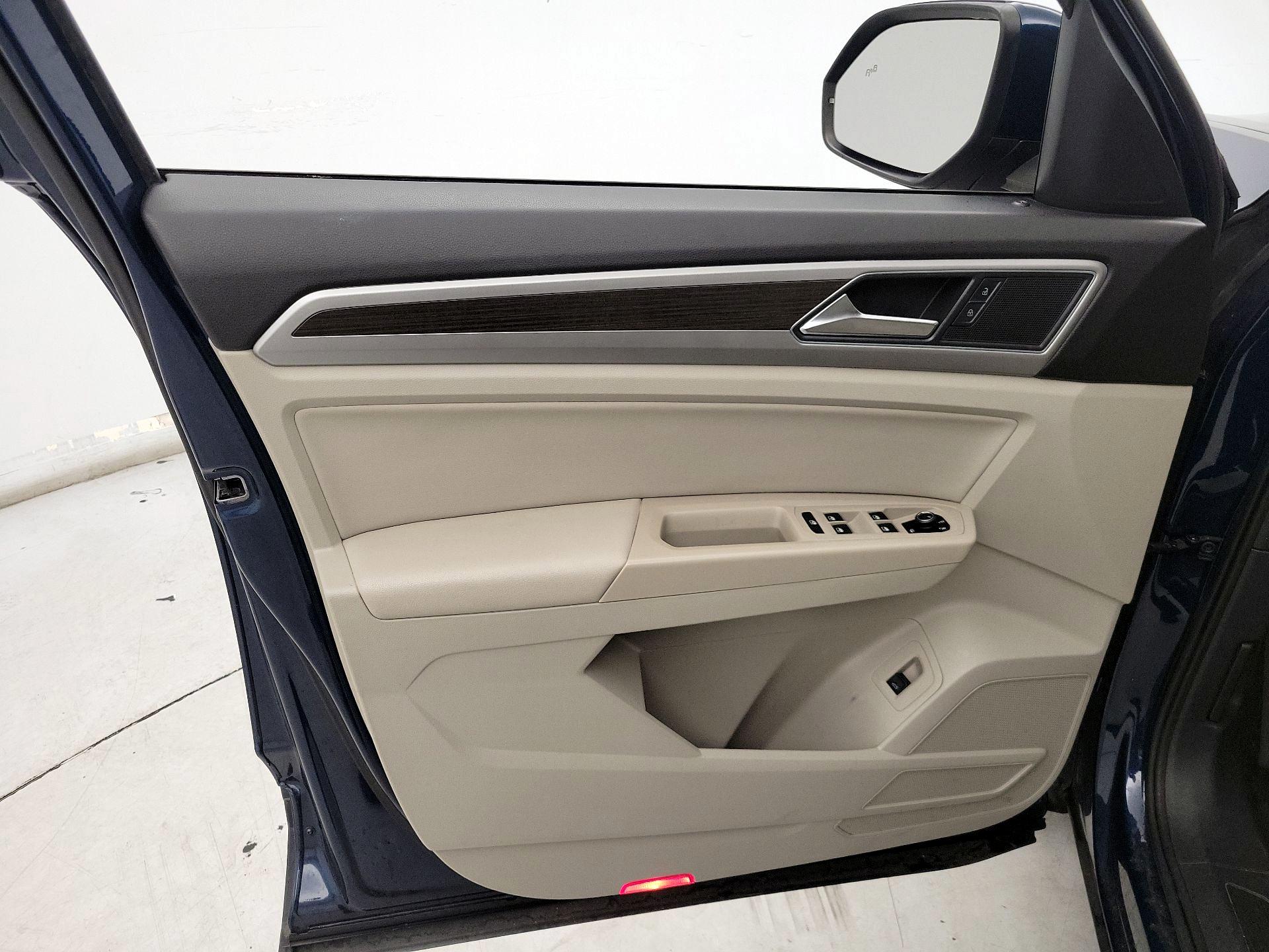 Thumbnail: 2018 Volkswagen Atlas - 12