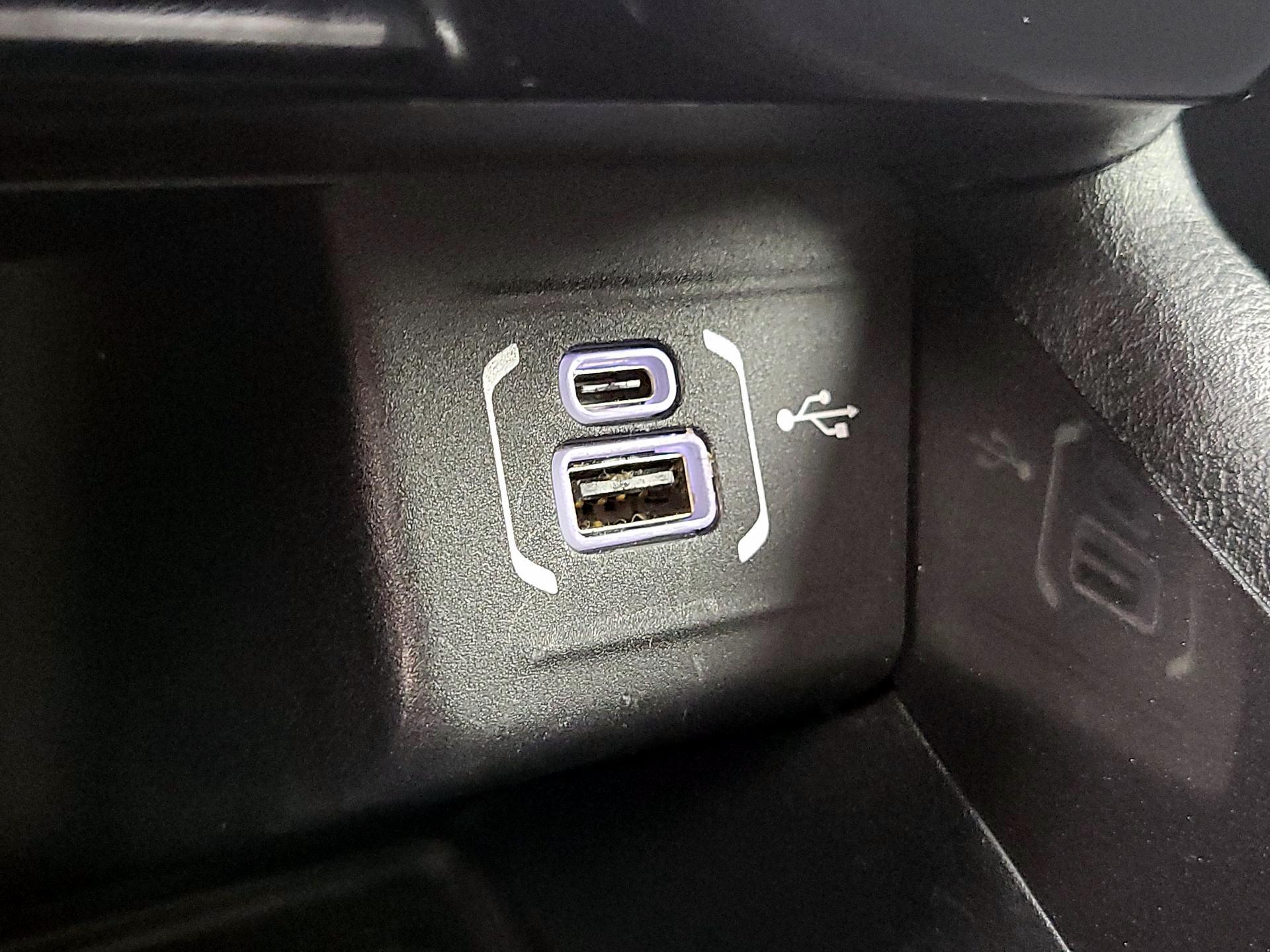 Thumbnail: 2023 Jeep Compass - 18