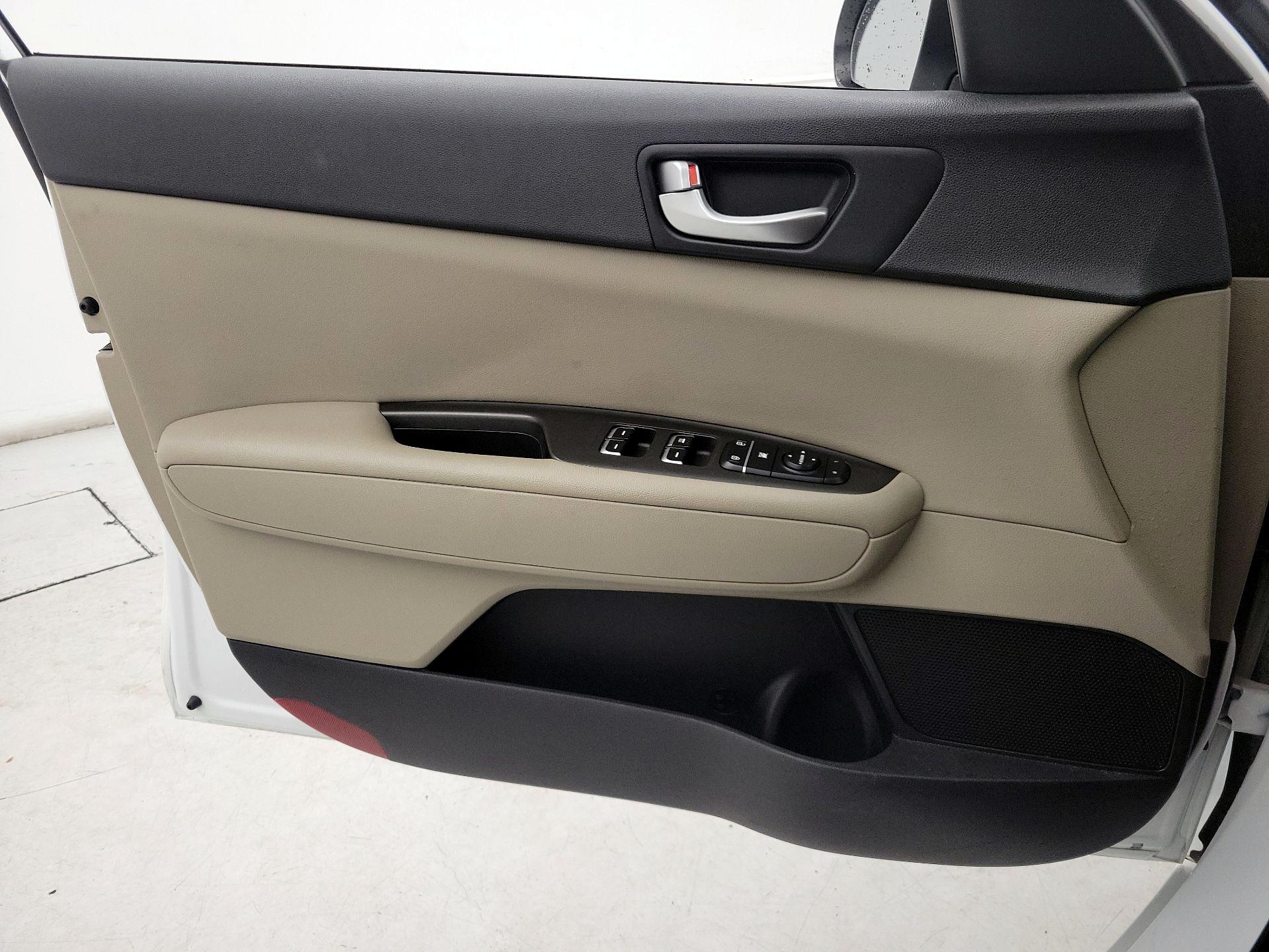 Thumbnail: 2017 Kia Optima - 12