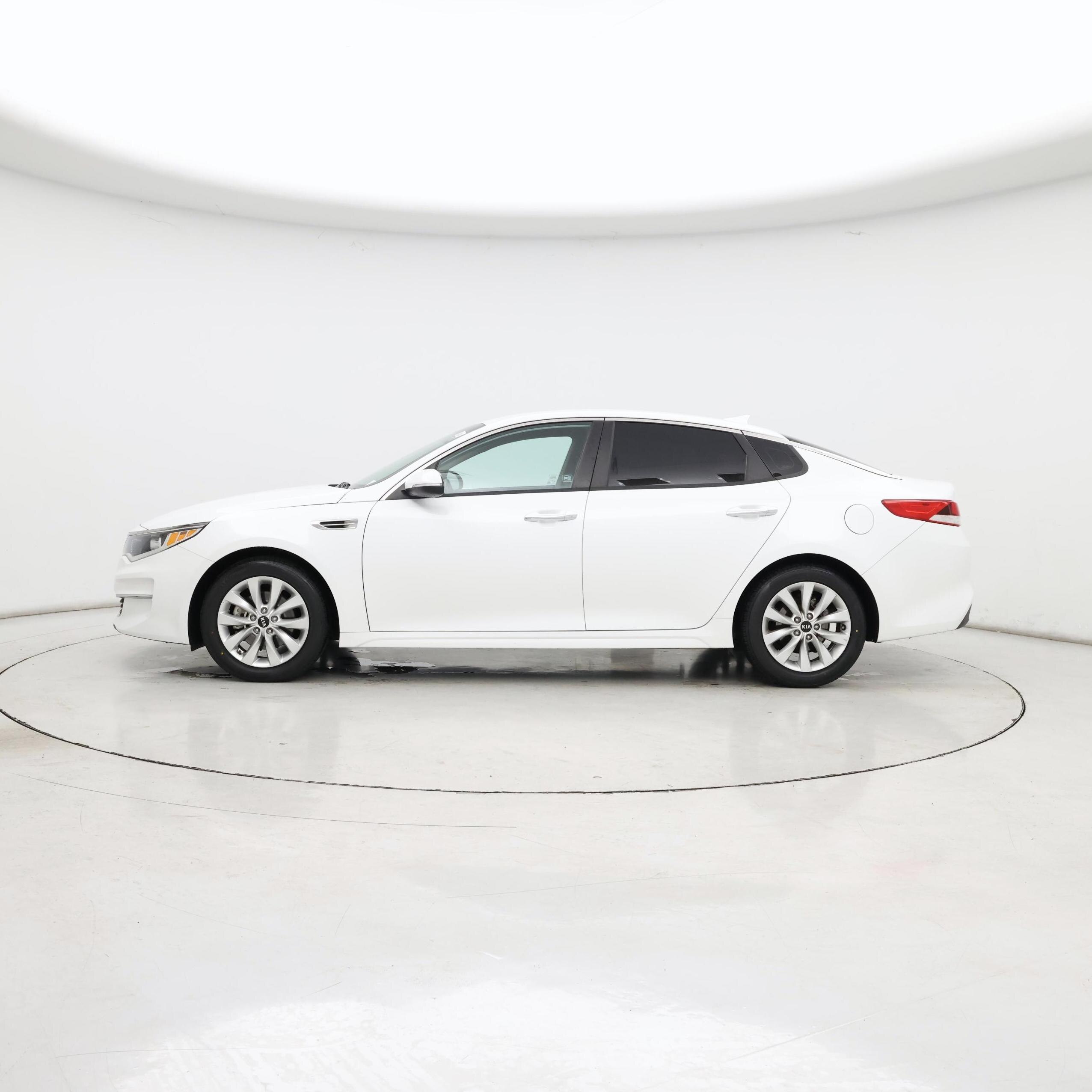 Thumbnail: 2017 Kia Optima - 3