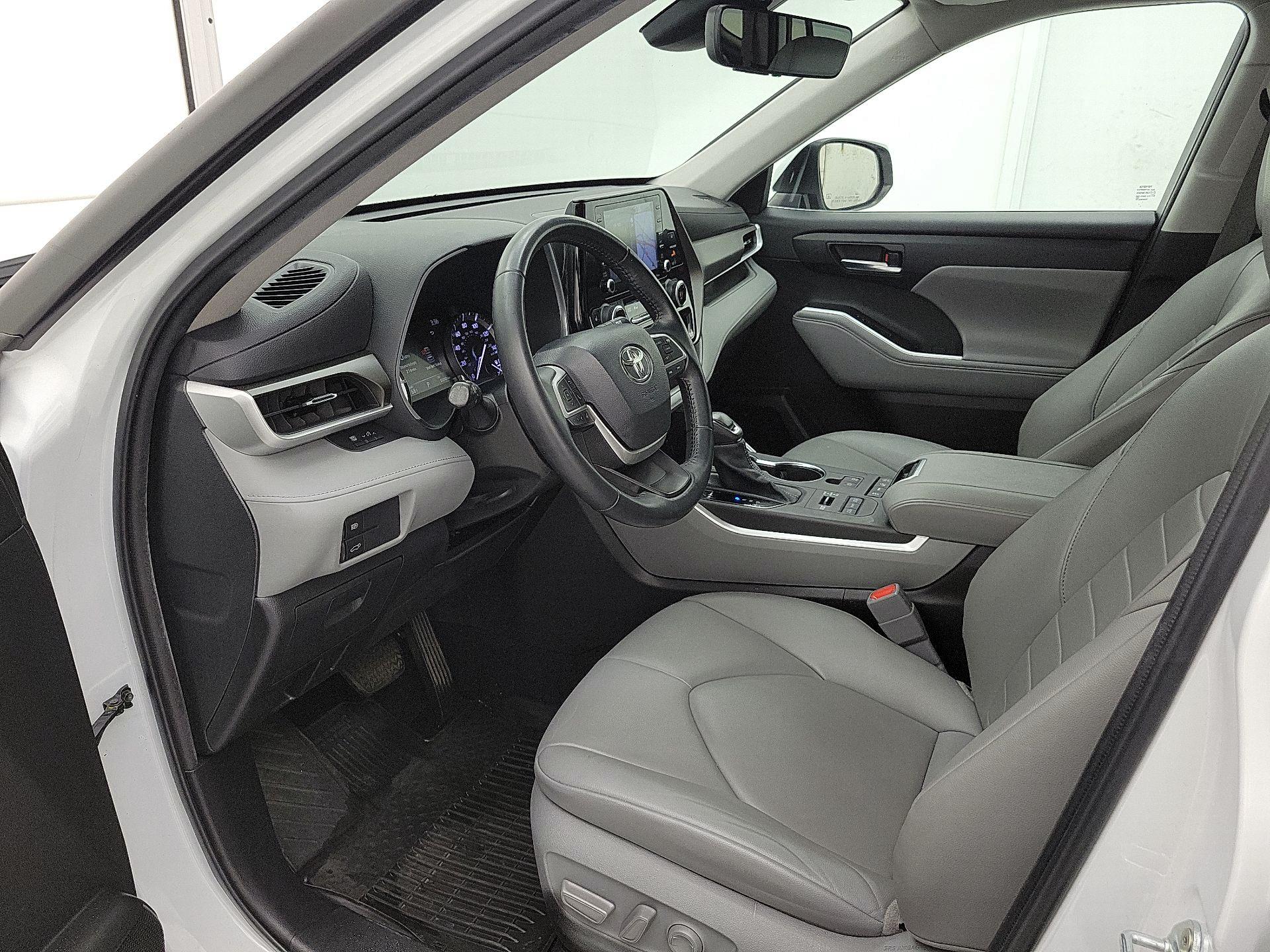 Thumbnail: 2022 Toyota Highlander - 11