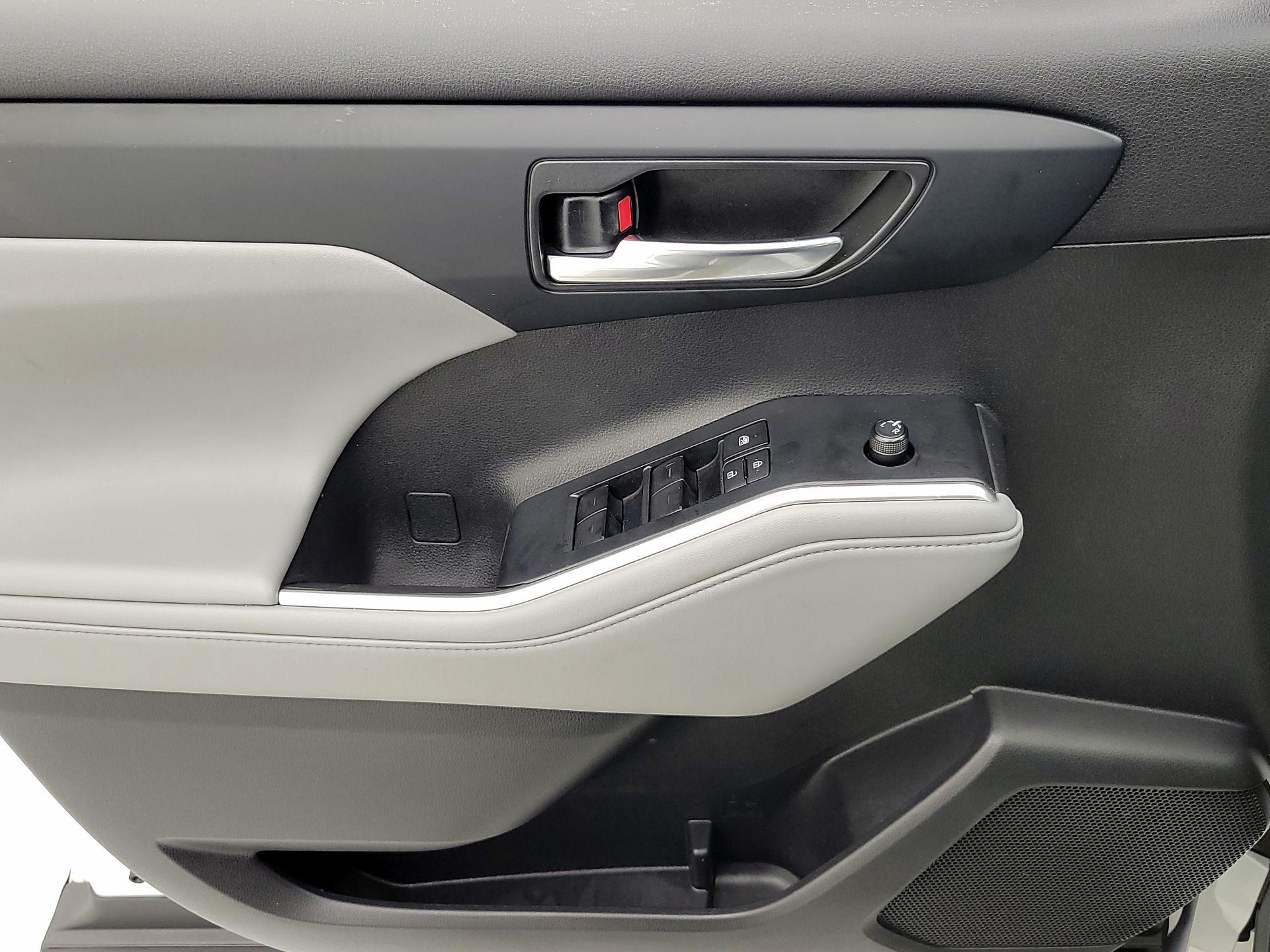 Thumbnail: 2022 Toyota Highlander - 12