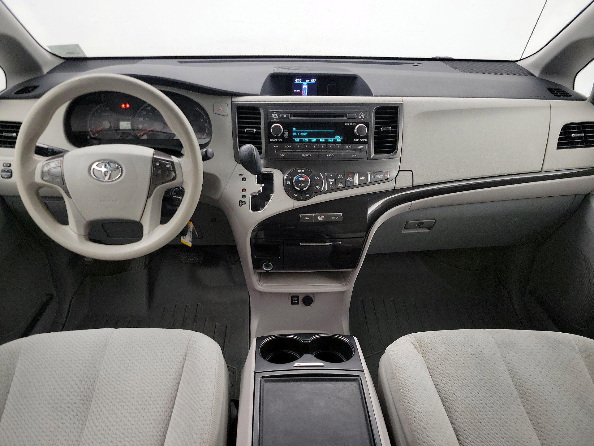 Thumbnail: 2014 Toyota Sienna - 9
