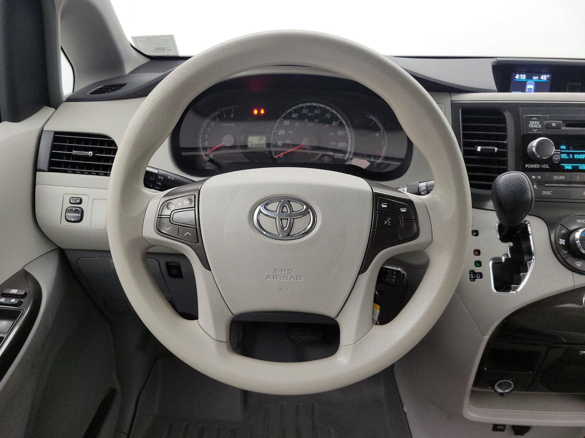 Thumbnail: 2014 Toyota Sienna - 10