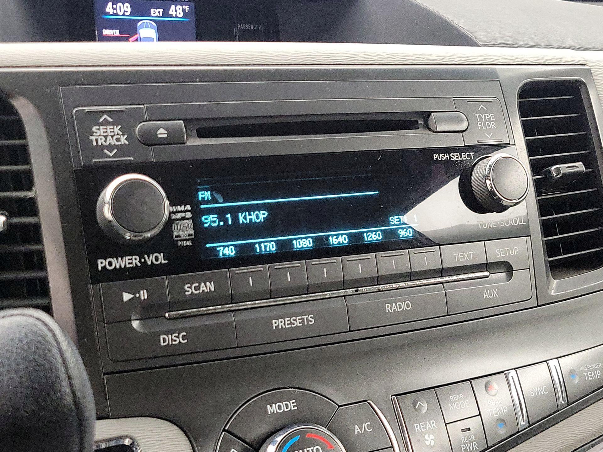 Thumbnail: 2014 Toyota Sienna - 15