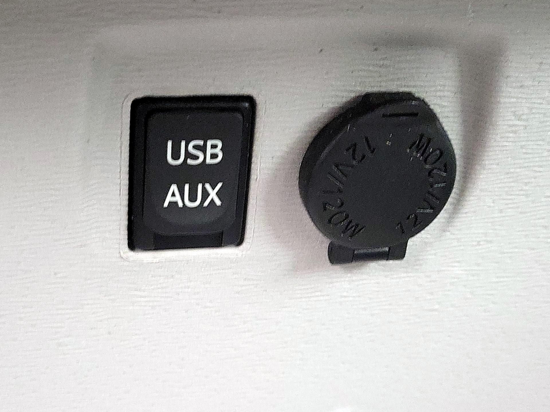 Thumbnail: 2014 Toyota Sienna - 18