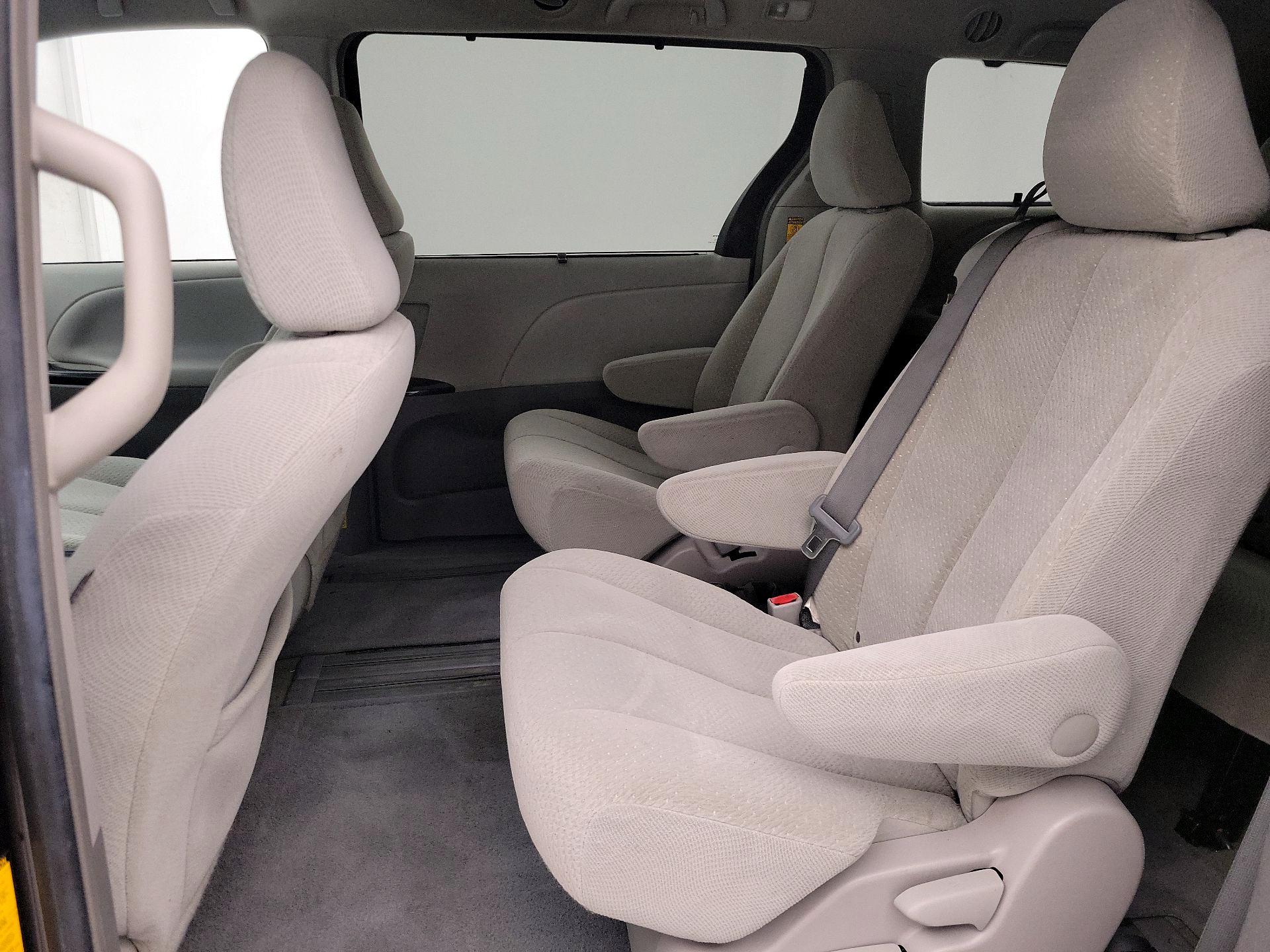 Thumbnail: 2014 Toyota Sienna - 19