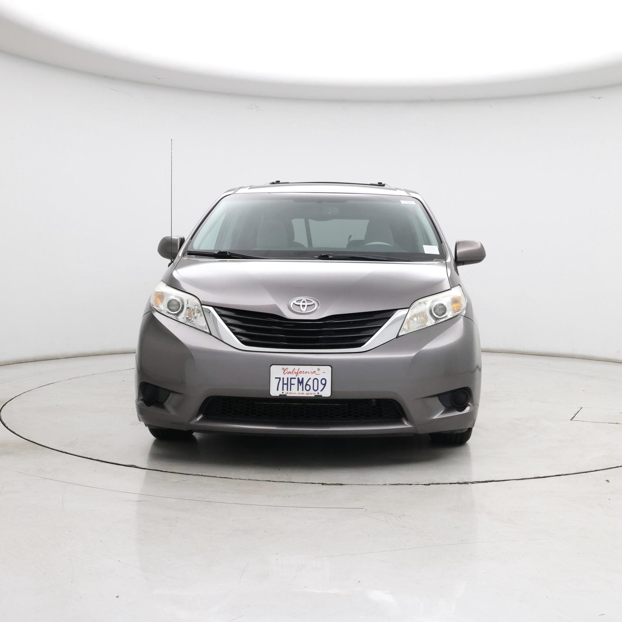 Thumbnail: 2014 Toyota Sienna - 5