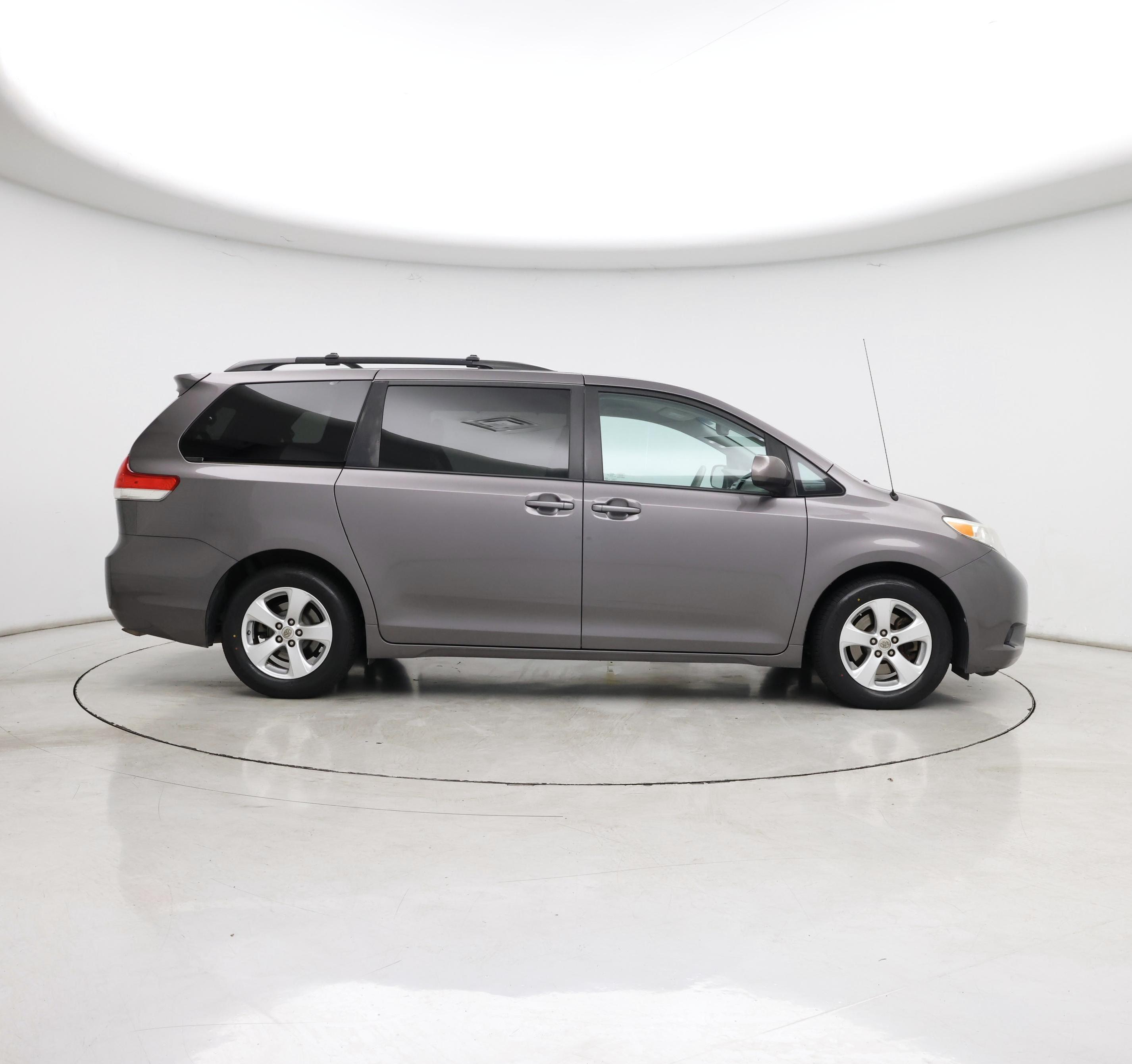 Thumbnail: 2014 Toyota Sienna - 7
