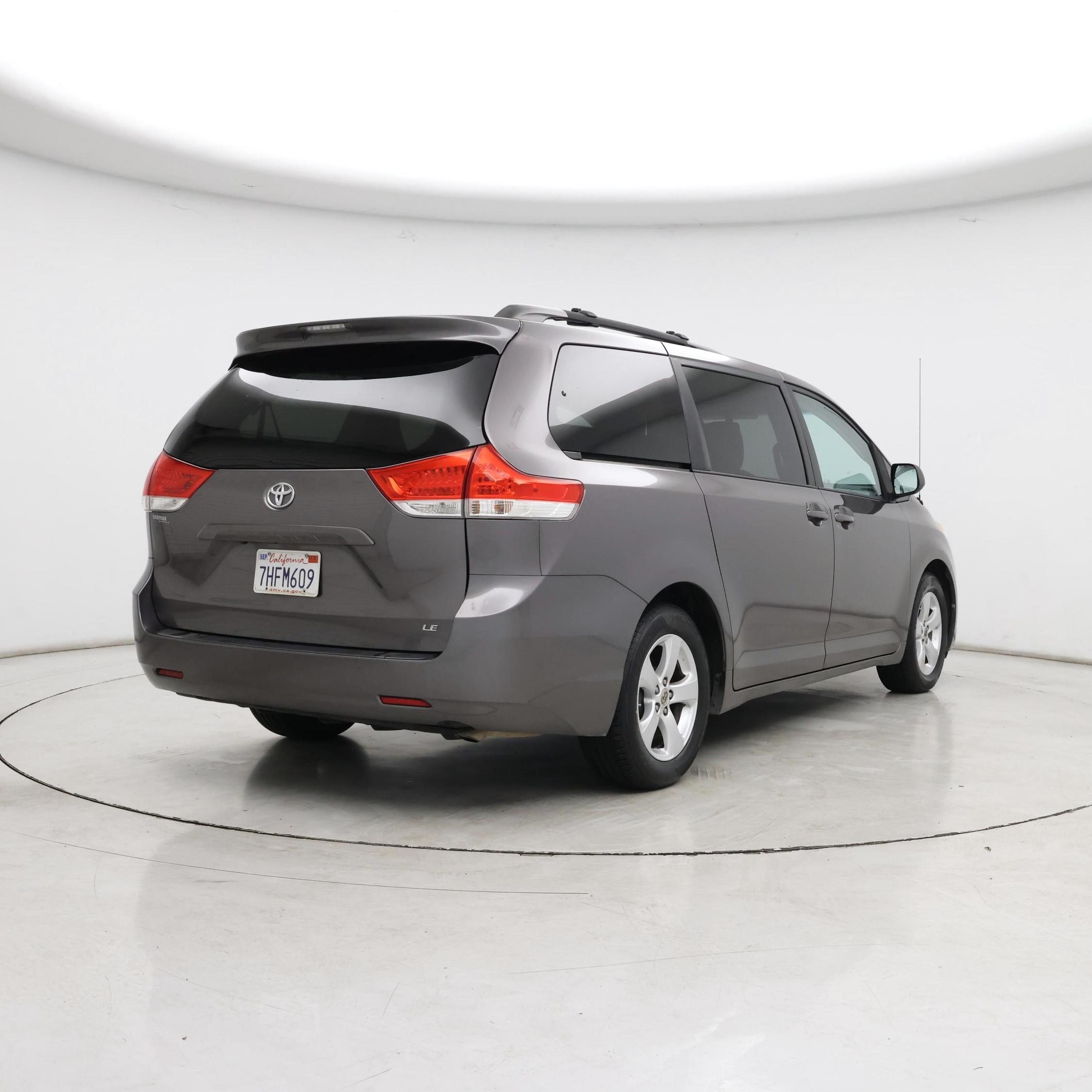 Thumbnail: 2014 Toyota Sienna - 8