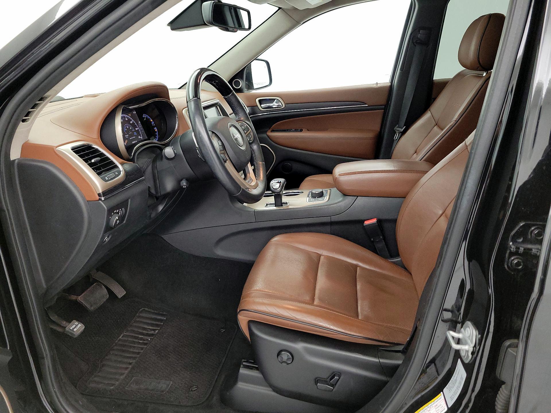 Thumbnail: 2015 Jeep Grand Cherokee - 11