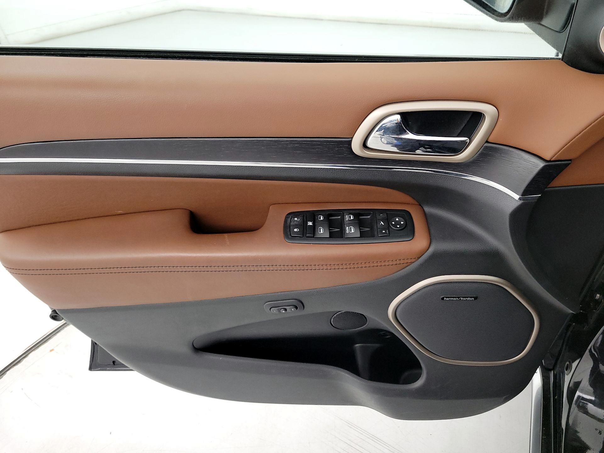 Thumbnail: 2015 Jeep Grand Cherokee - 12