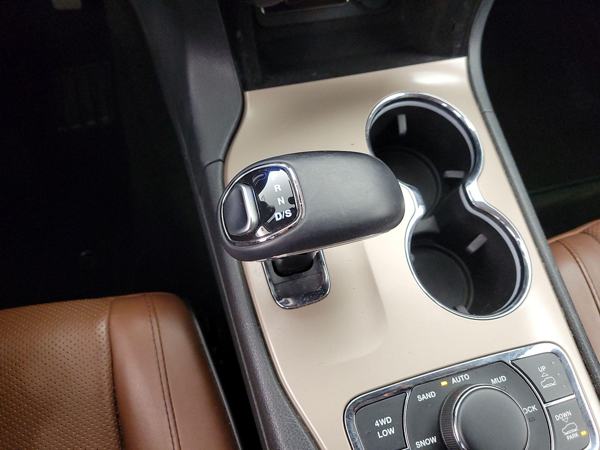 Thumbnail: 2015 Jeep Grand Cherokee - 18