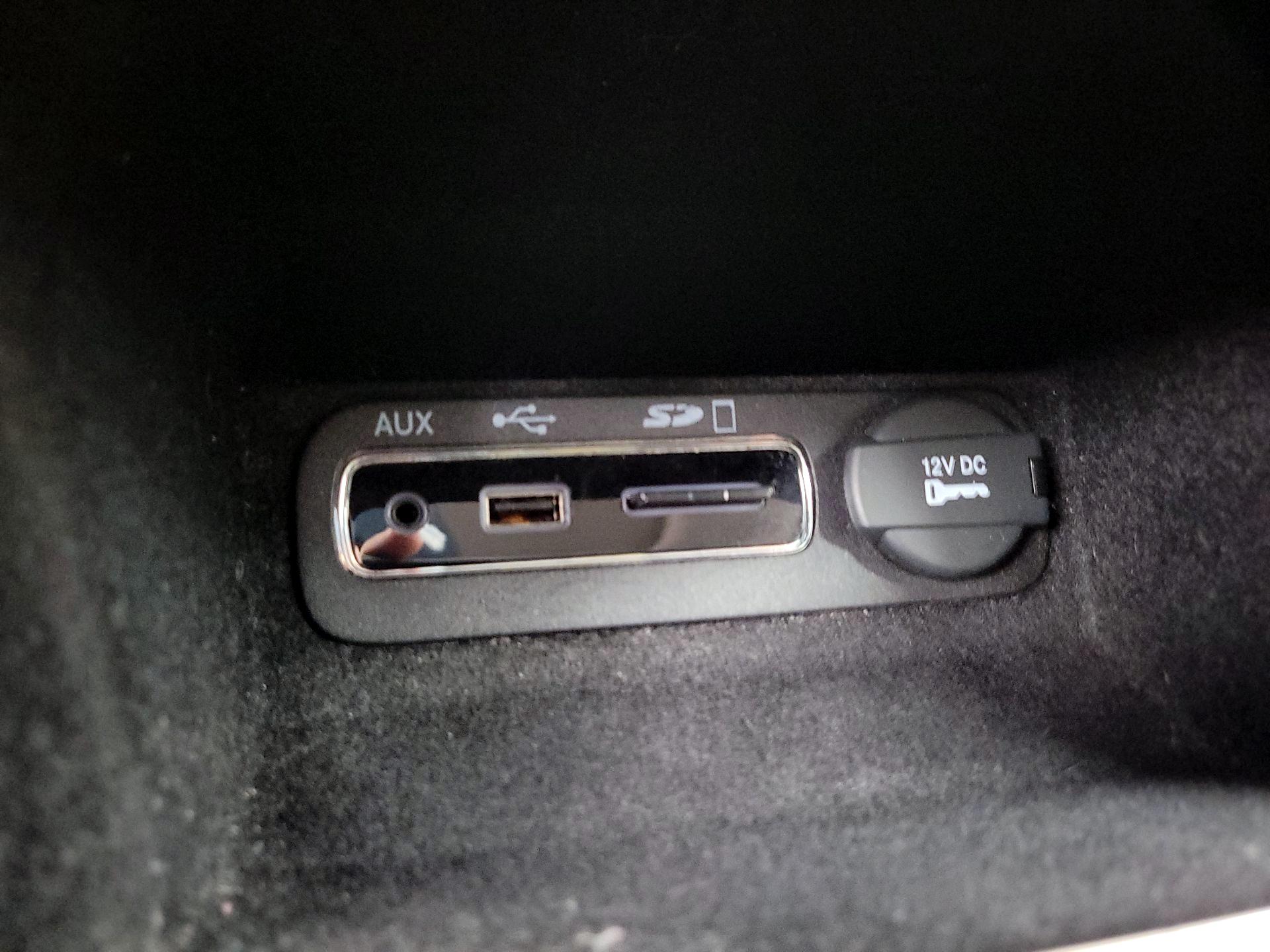 Thumbnail: 2015 Jeep Grand Cherokee - 19