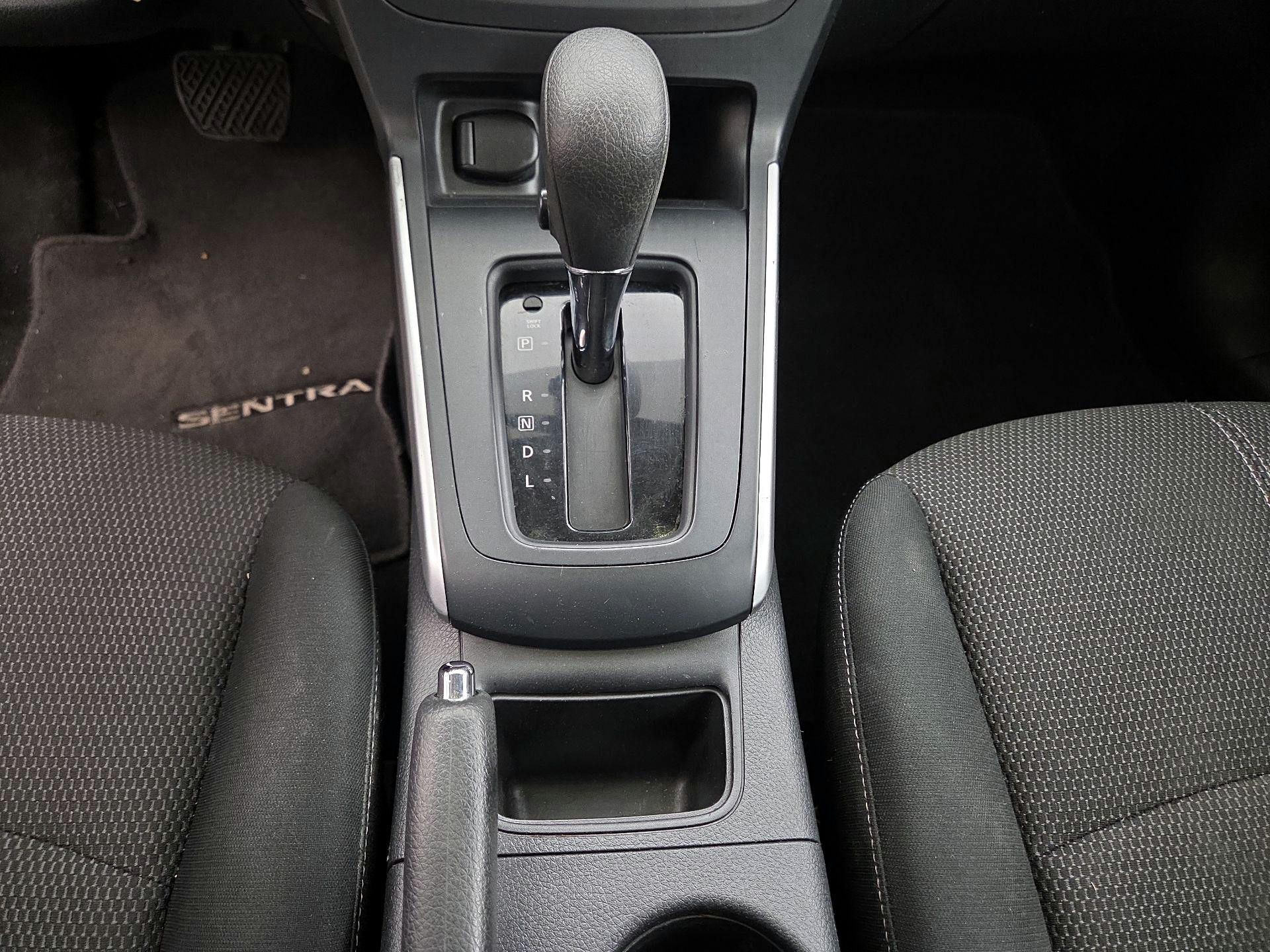 Thumbnail: 2018 Nissan Sentra - 17