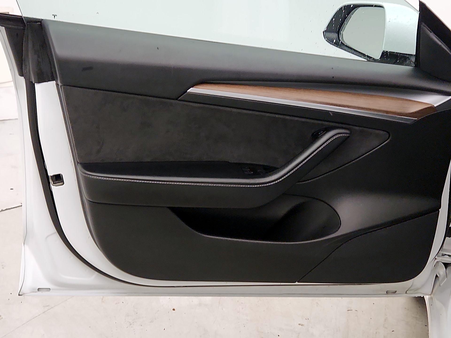 Thumbnail: 2021 Tesla Model 3 - 12